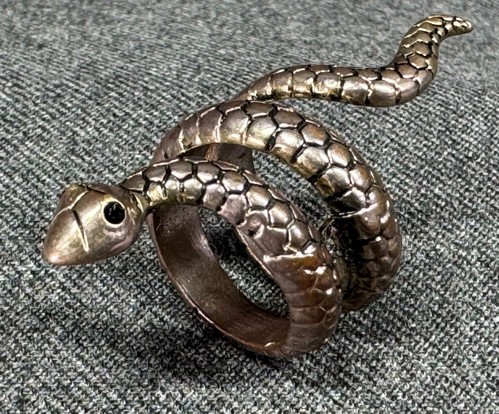 Vintage ruby-red crystal eye silvertone metal snake ring. (1 of 7)