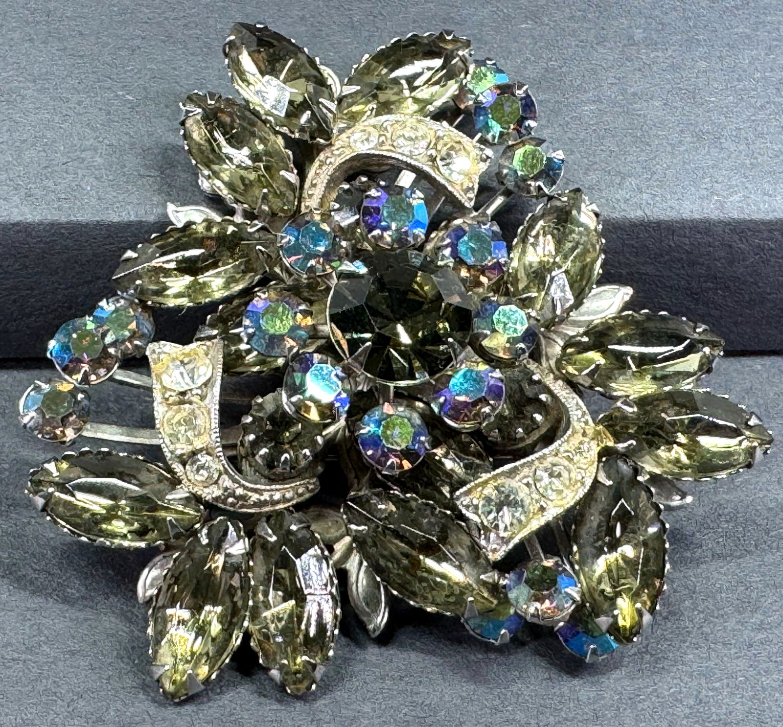 Vintage clear &  AB crystals flower, leaves and ribbons silvertone metal pin brooch. (1 of 9)