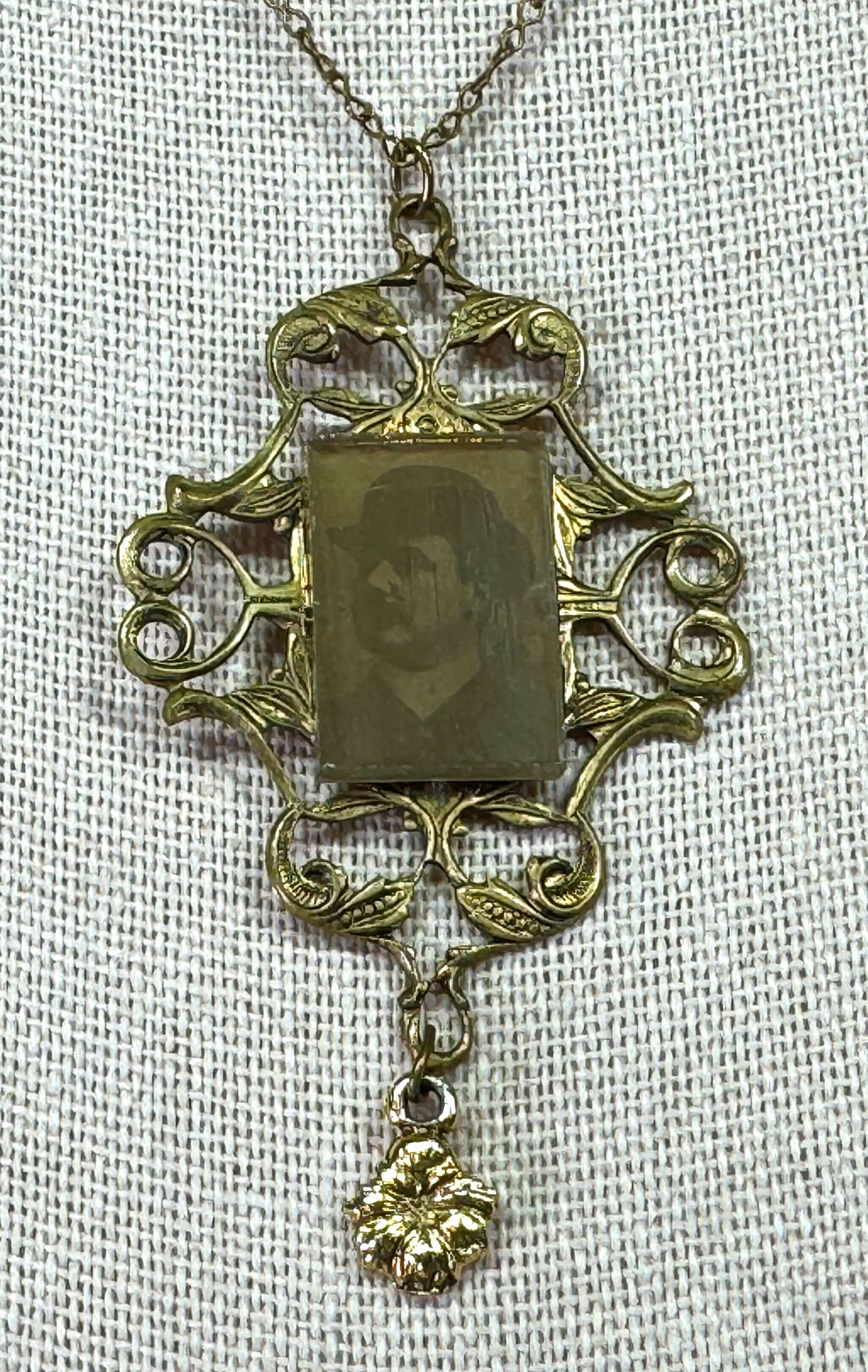 Vintage victorian style filigree goldtone metal man photo medallion chain strap necklace (1 of 10)