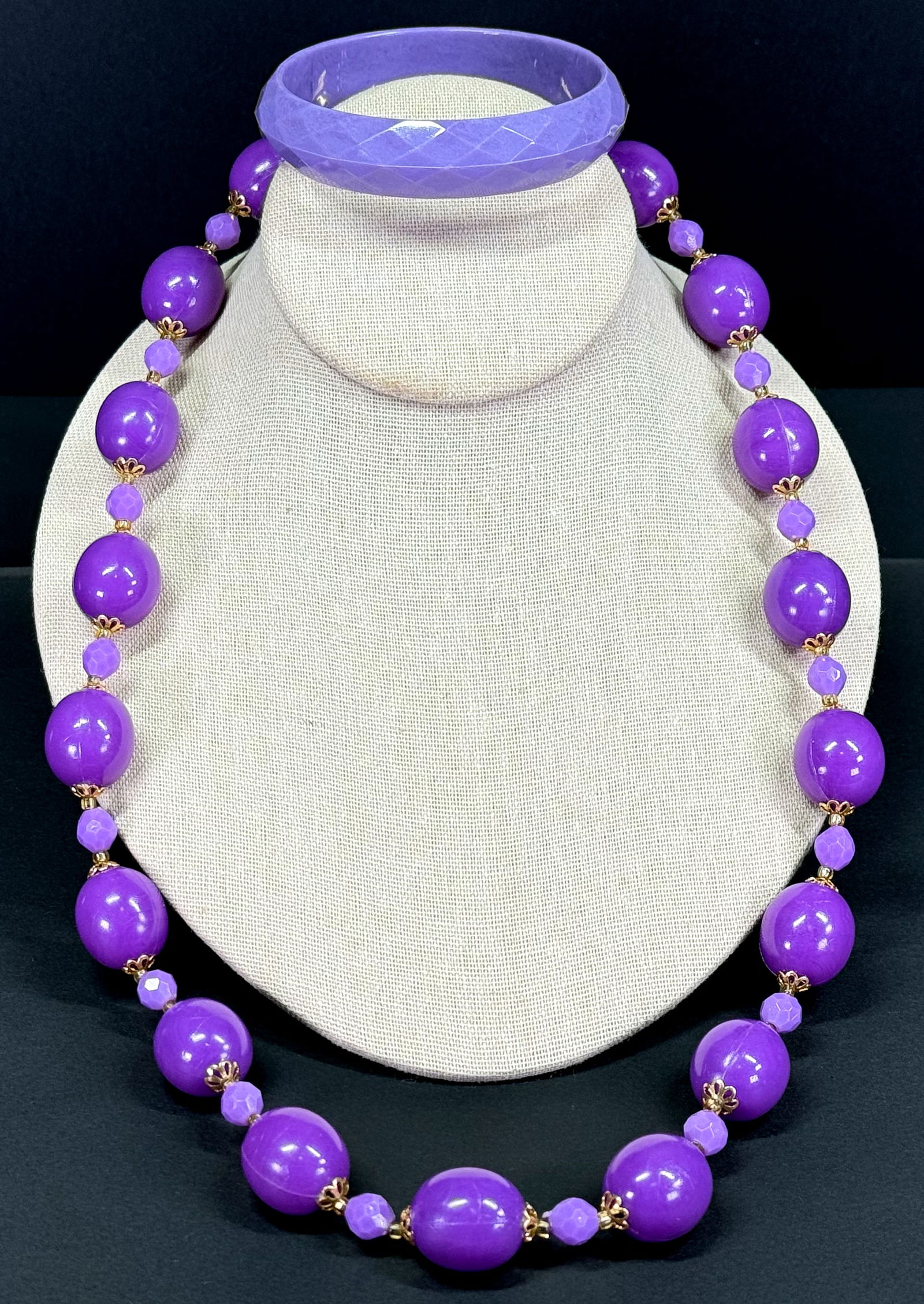 Vintage jeweled clasp purple & lilac beaded necklace and bracelet bangle. Marked Hong Kong. (1 of 11)