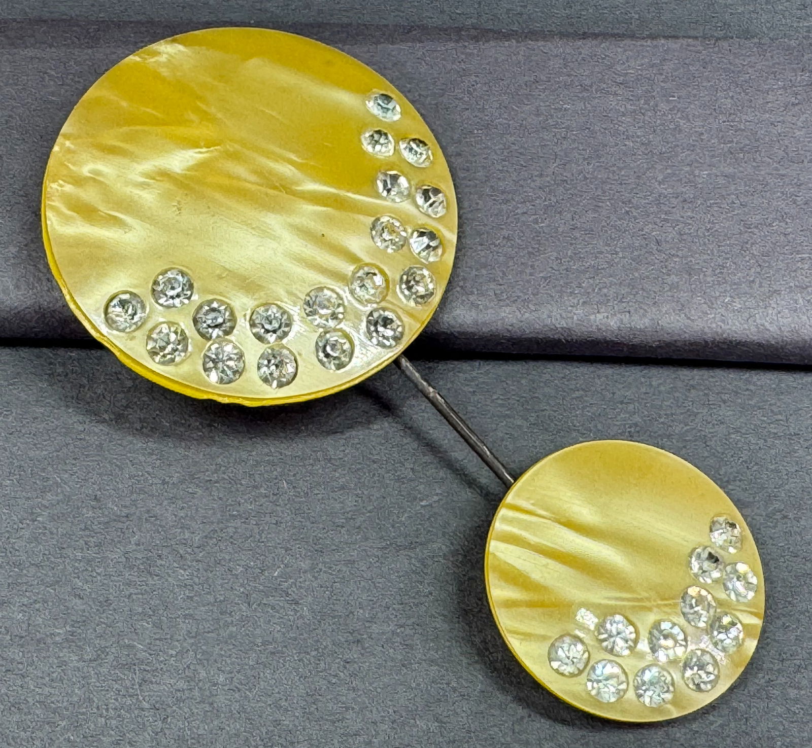 Vintage art deco clear rhinestones marbled celluloid jabot pin. (1 of 7)