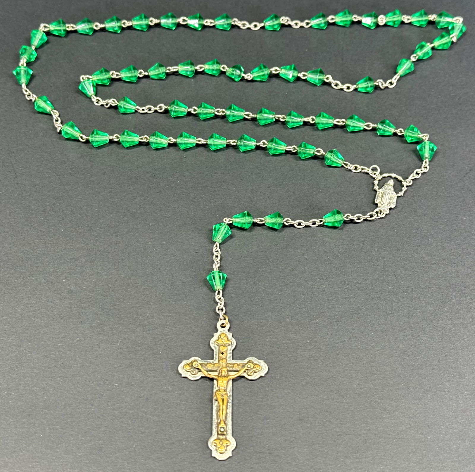 Vintage Mary Immaculate Conception medal faceted green crystal  long rosary. (1 of 14)
