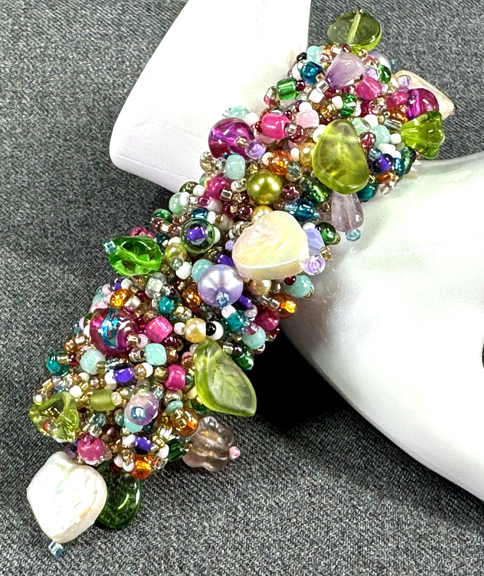 Vintage artsy multicolor with dangles glass beadwork bracelet. (1 of 11)