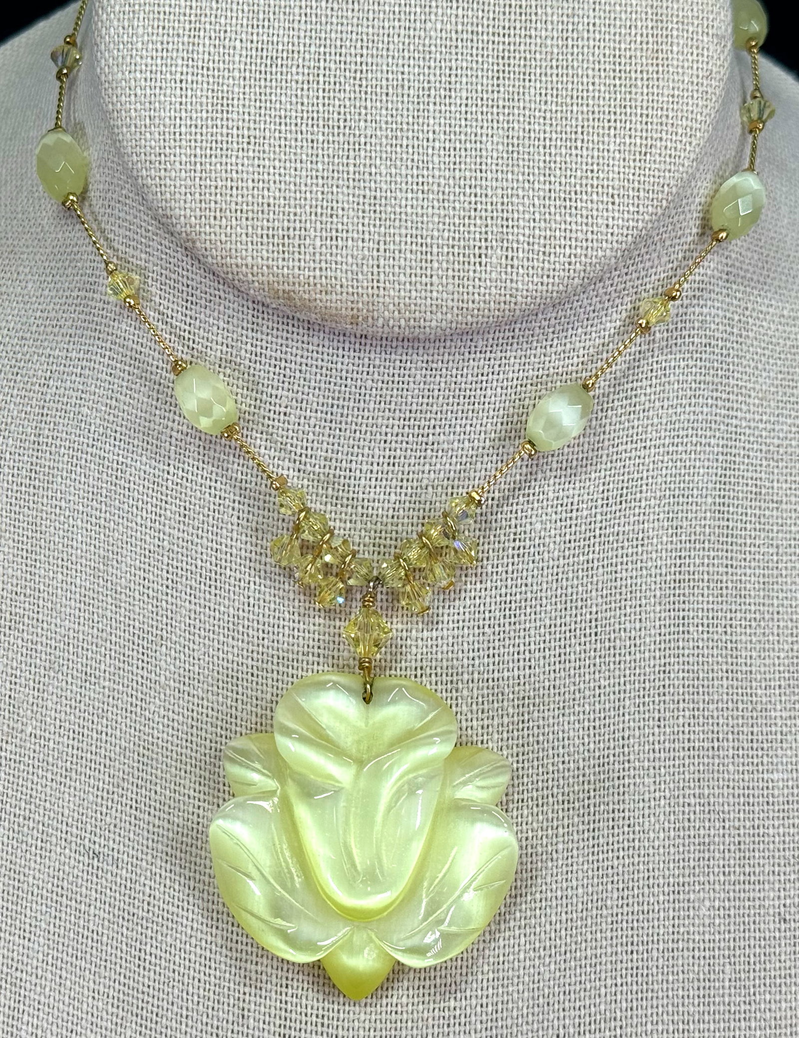 Dabby Reid Yellow Cats Eye and Swarovski Crystals 24K Gold-plated Andrea Necklace: Dabby Reid Yellow Cats Eye and Swarovski Crystals 24K Gold-plated Andrea Necklace. Marked. For measures please refer to the pictures taken with a measuring tape. Weight: 25 Grams. This is a NO RESERVE