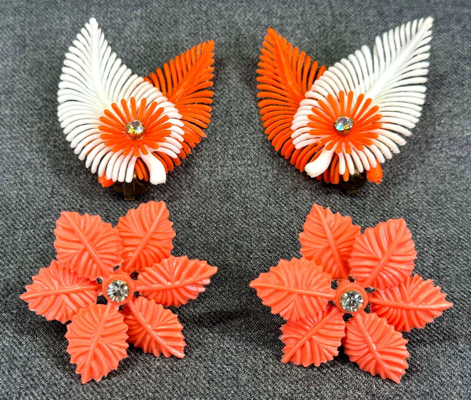 Vintage German crystal plastic coral flower &  coral & white flower & leaves earrings. (1 of 8)