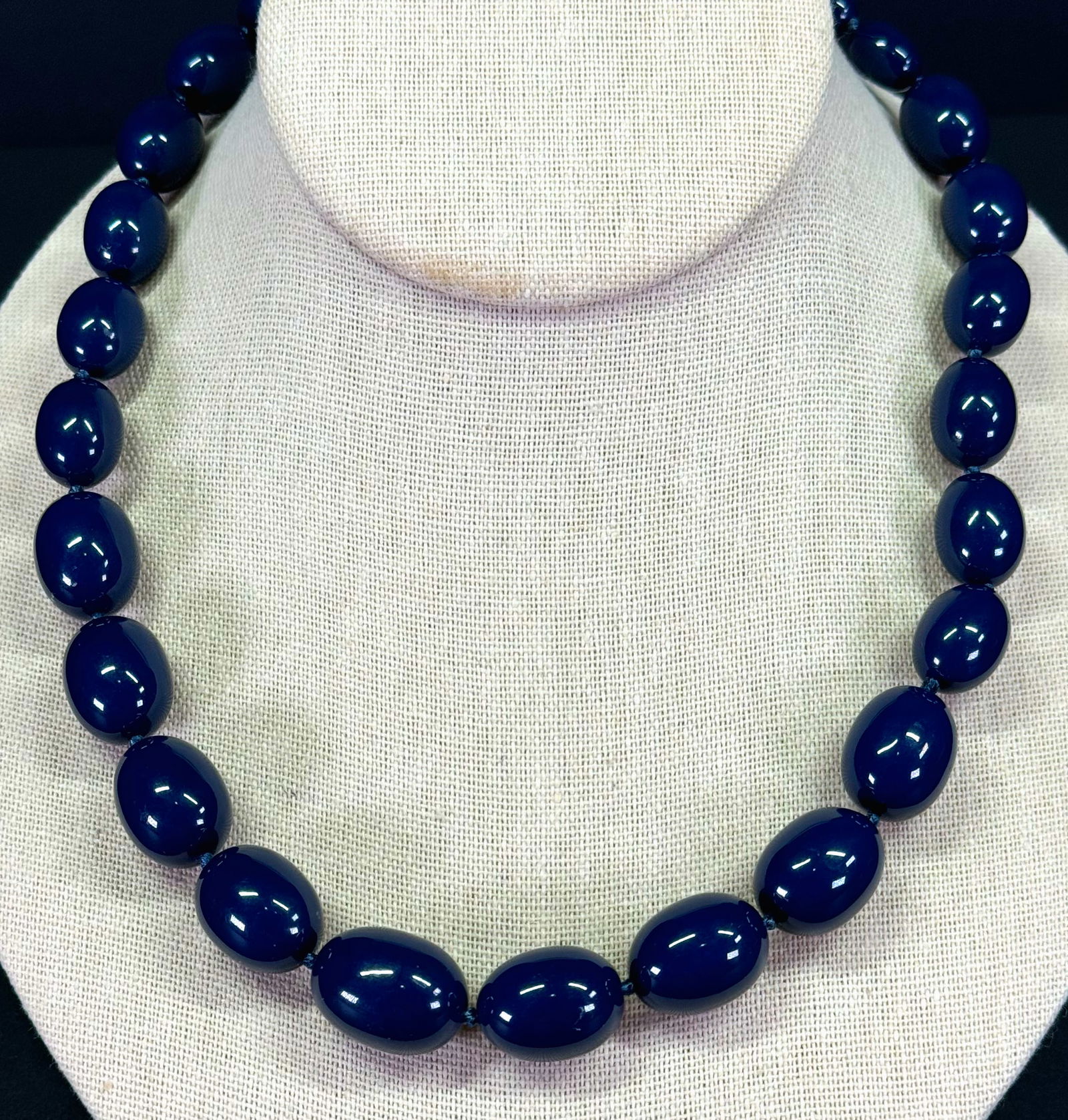 Vintage Trifari graduated dark blue plastic beaded necklace. (1 of 5)