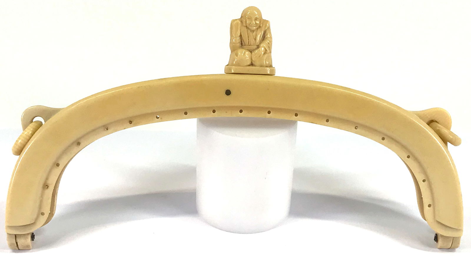 Antique oriental man hi hand clasp celluloid purse frame (1 of 13)