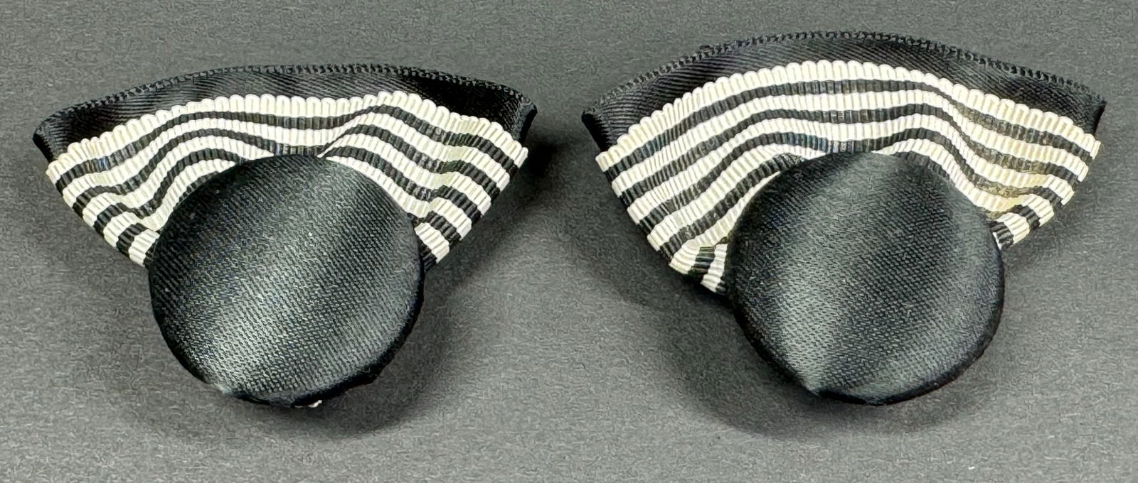 Vintage black silk & B&W grosgrain ribbon shoe clips.: Vintage black silk & B&W grosgrain ribbon shoe clips. Unmarked. For measures please refer to the pictures taken with a measuring tape. Weight: 14 Grams. This is a NO RESERVE AUCTION: there are no hidd