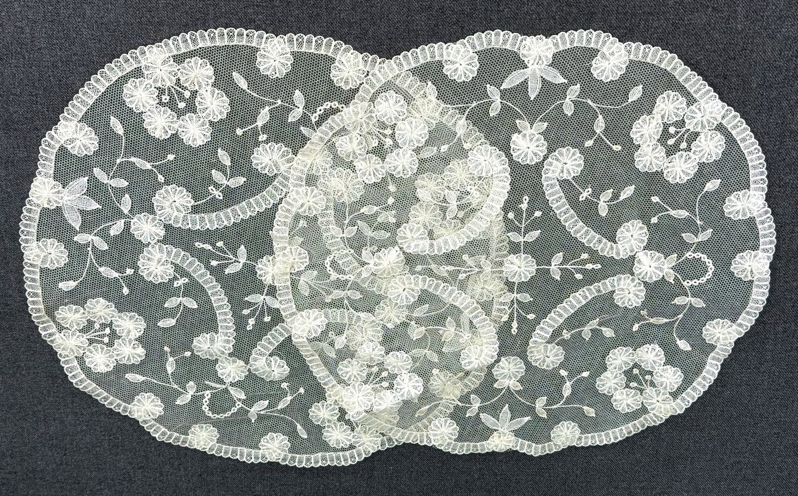 Vintage flowers & leaves princess lace dollies. Lot of 2. Unused. 10": Vintage flowers & leaves princess lace dollies. Lot of 2. Unused. 10" For measures please refer to the pictures taken with a measuring tape. This is a NO RESERVE AUCTION: there are no hidden or confid