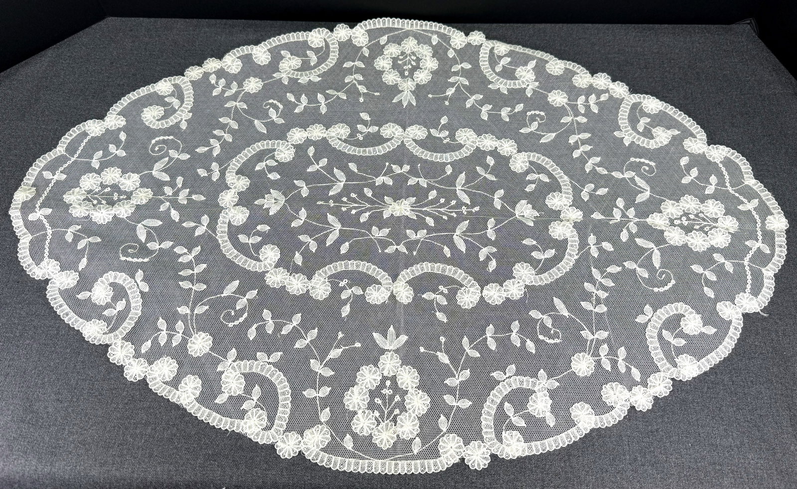 Vintage flowers & leaves princess lace oval runner. Unused. 15 3/4 x 24": Vintage flowers & leaves princess lace oval runner. Unused. 15 3/4 x 24 For measures please refer to the pictures taken with a measuring tape. This is a NO RESERVE AUCTION: there are no hidden or conf