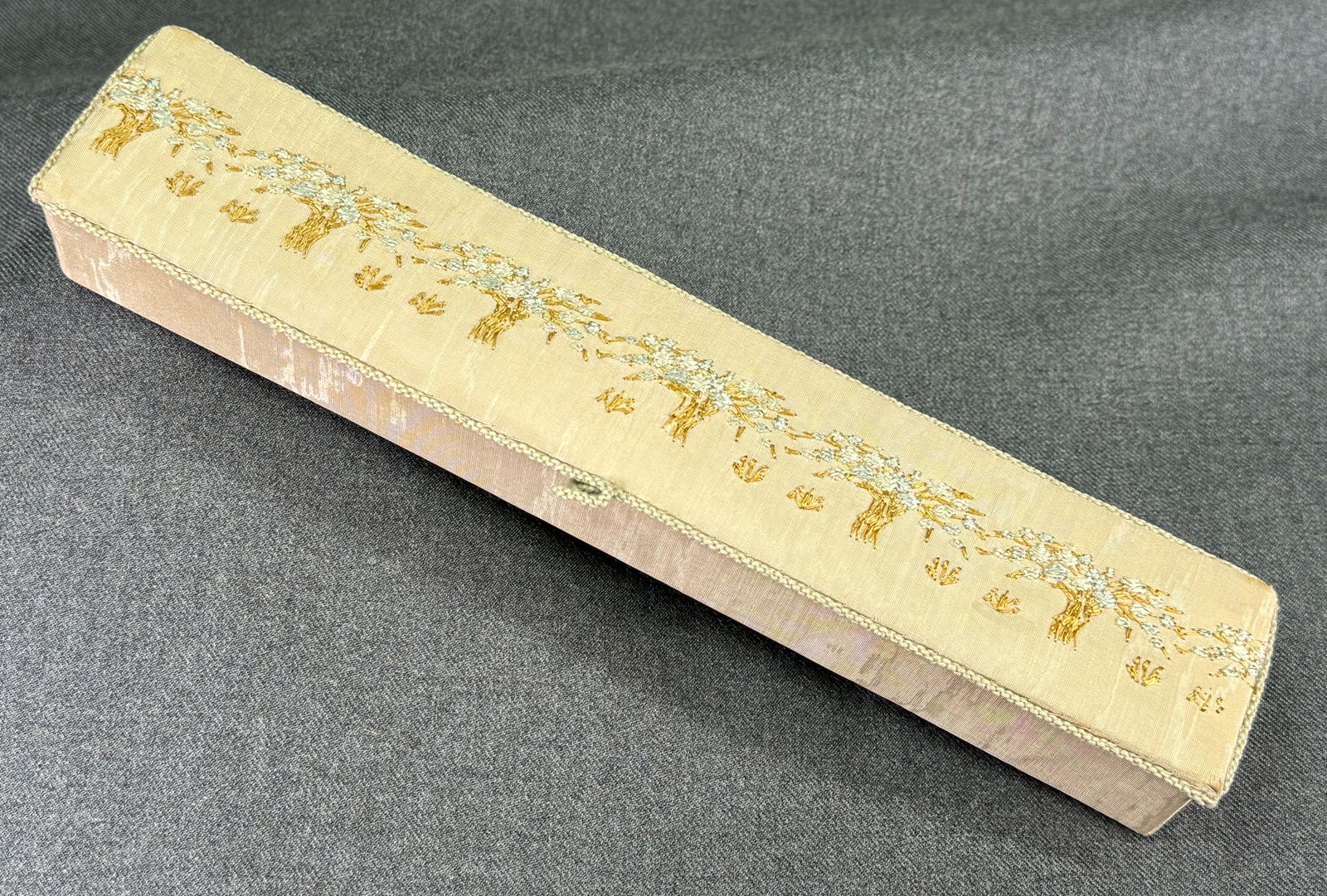 Vintage hand embroidery silk flowers & leaves fabric lining cardboard fan or hat pin box (1 of 11)