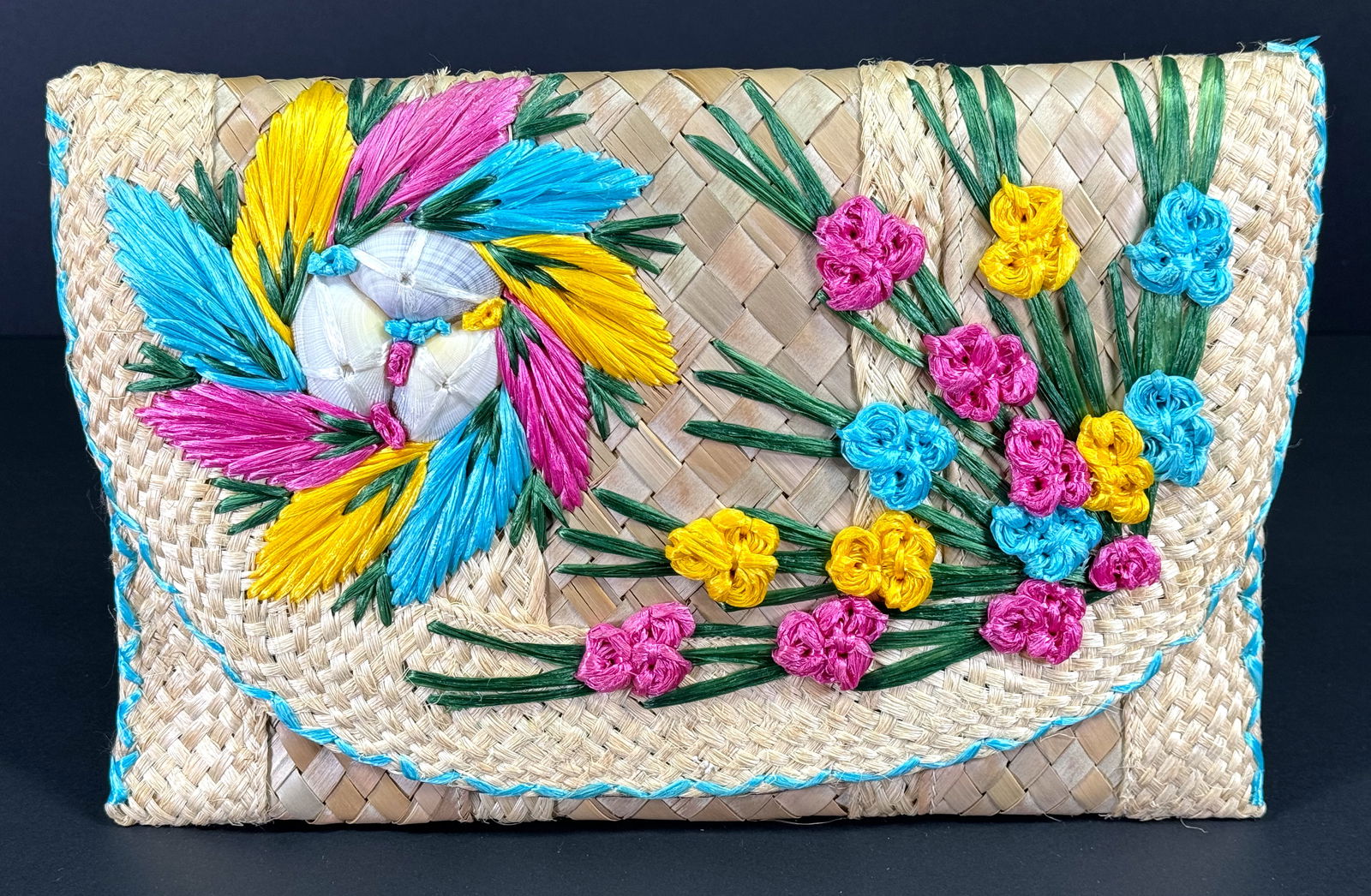 Vintage embroidery shells and color raffia flowers woven fibers clutch purse. (1 of 10)