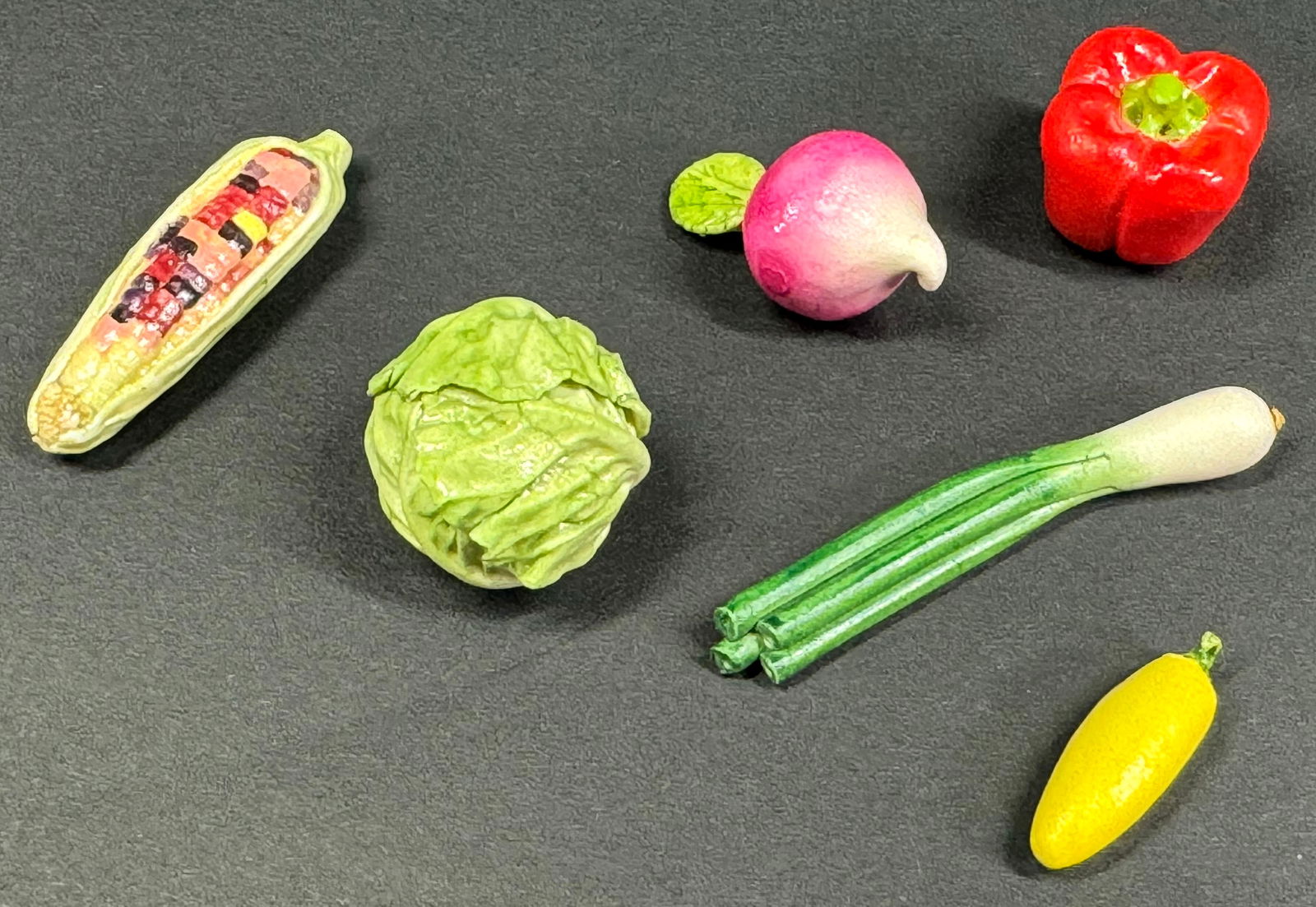 Vintage handcrafted and painted porcelain dollhouse miniature vegetables. Lot of 6 (1 of 6)