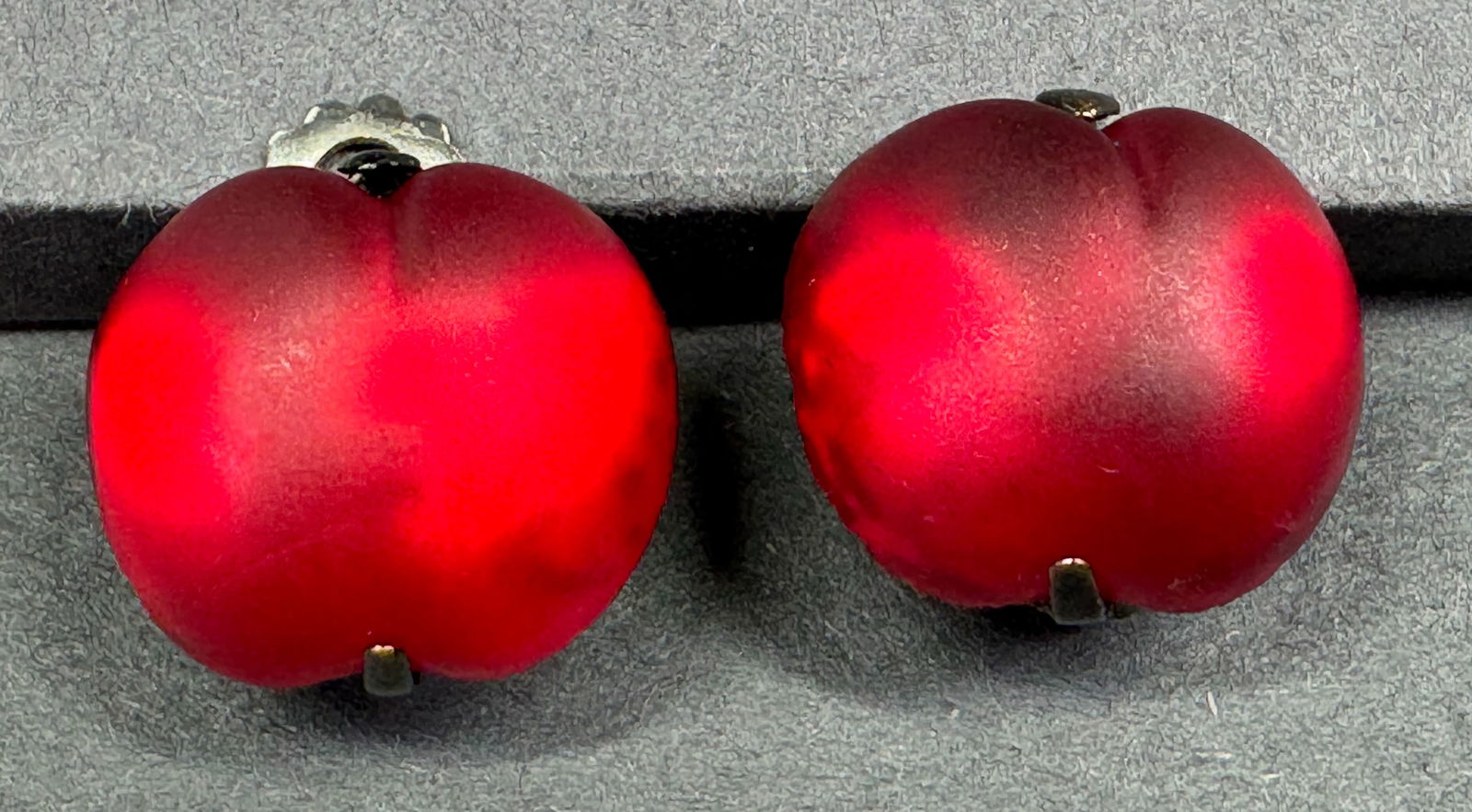 Vintage Austrian forbidden fruit vauxhall red frosted glass apple clip earrings (1 of 6)