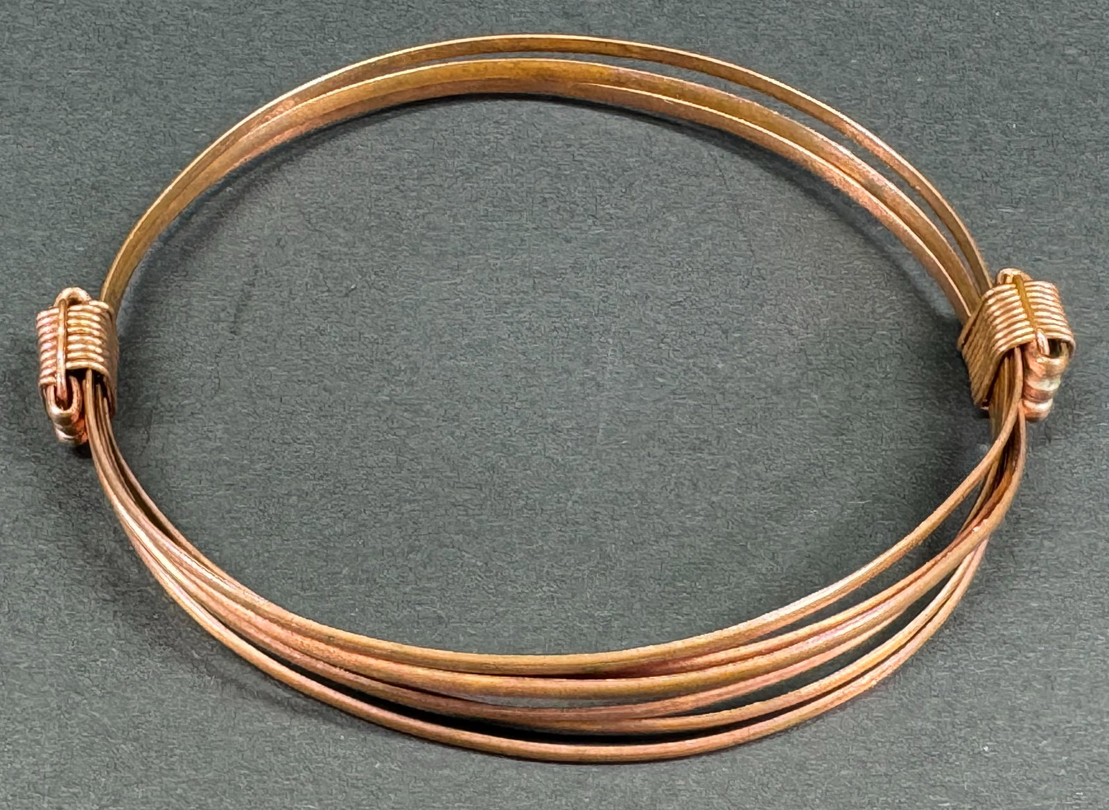 Vintage elephant hair style copper adjustable bracelet.: Vintage elephant hair style copper adjustable bracelet. Unmarked. For measures please refer to the pictures taken with a measuring tape. Weight: 12 Grams. This is a NO RESERVE AUCTION: there are no hi