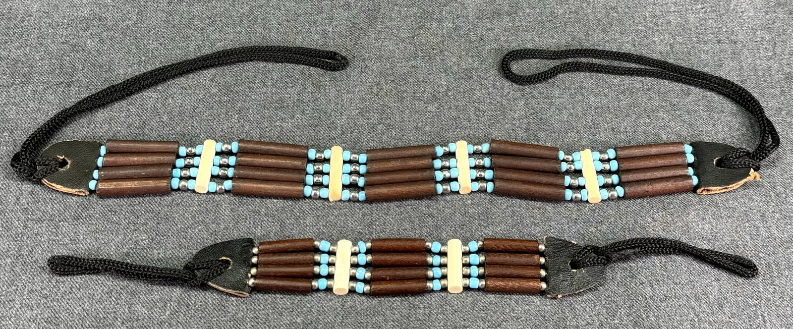 Native American style bone, wooden, glass beaded choker & bracelet . Unused: Native American style bone, wooden, glass beaded choker & bracelet . Unused. Unmarked. For measures please refer to the pictures taken with a measuring tape. Weight: 28 Grams This is a NO RESERVE AUCT