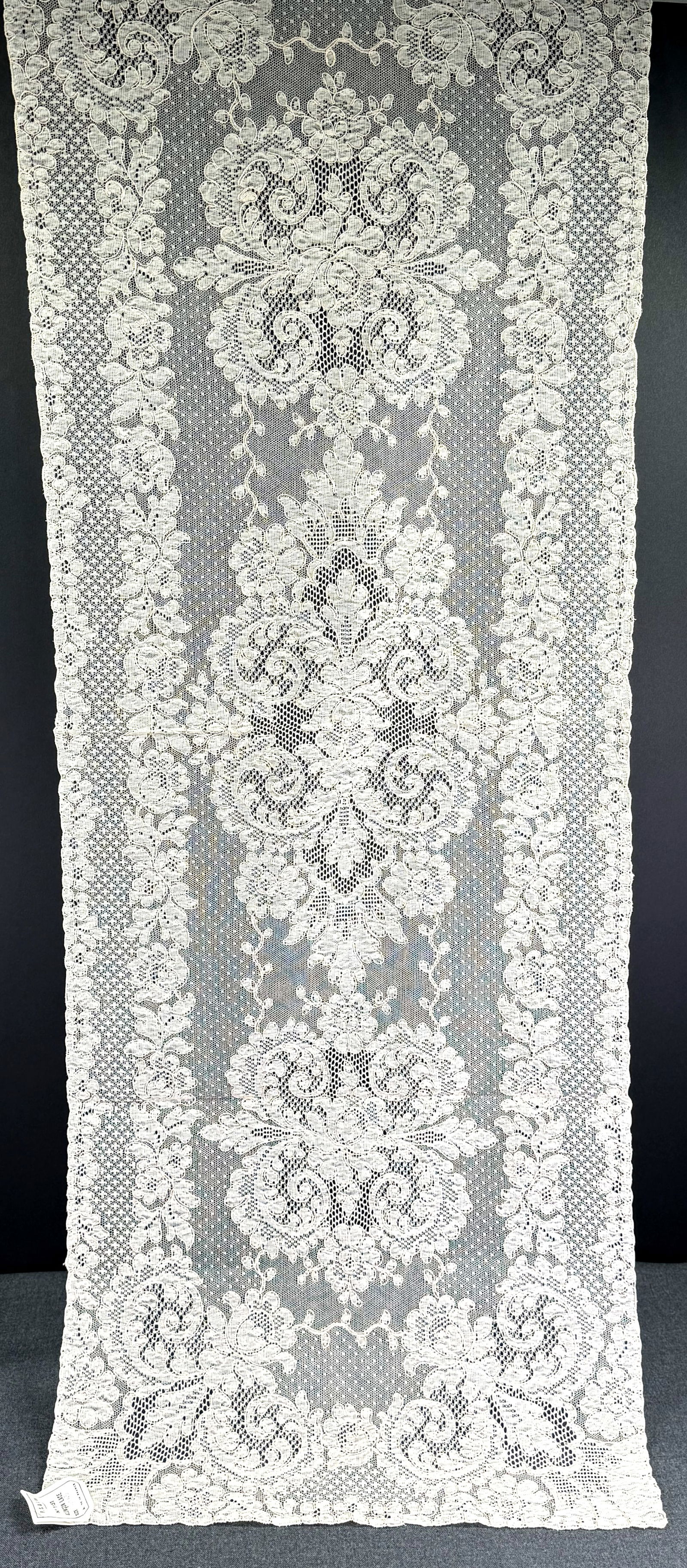 Vintage French PS&S alencon lace runner 18x45 unused with paper label: Vintage French PS&S alencon lace runner 18x45 unused with paper label. For measures please refer to the pictures taken with a measuring tape. This is a NO RESERVE AUCTION: there are no hidden or confi