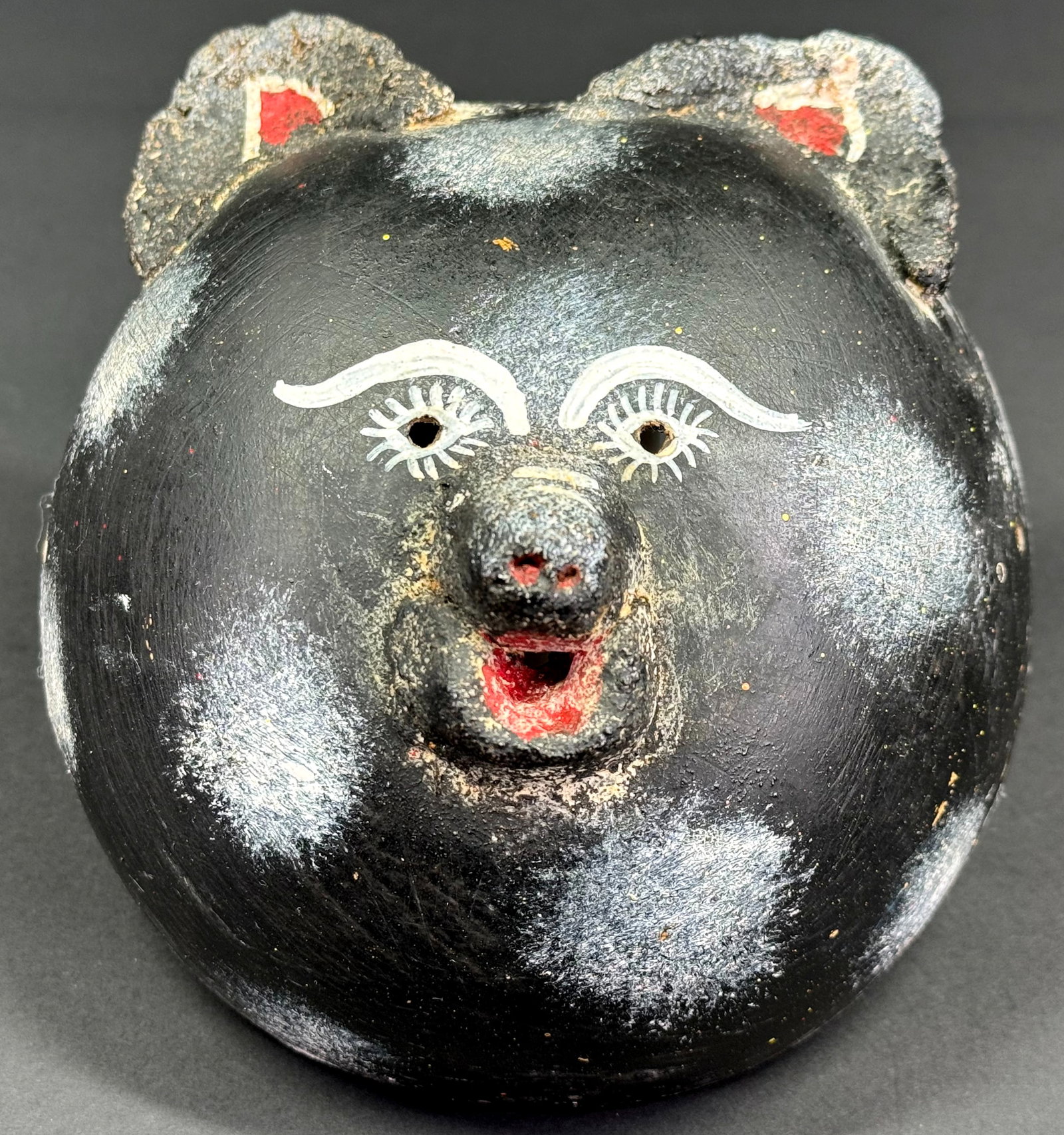 Vintage Mexican folk art hand painted gourd zoomorphic mask.: Vintage Mexican folk art hand painted gourd zoomorphic mask. For measures please refer to the pictures taken with a measuring tape. This is a NO RESERVE AUCTION: there are no hidden or confidential re