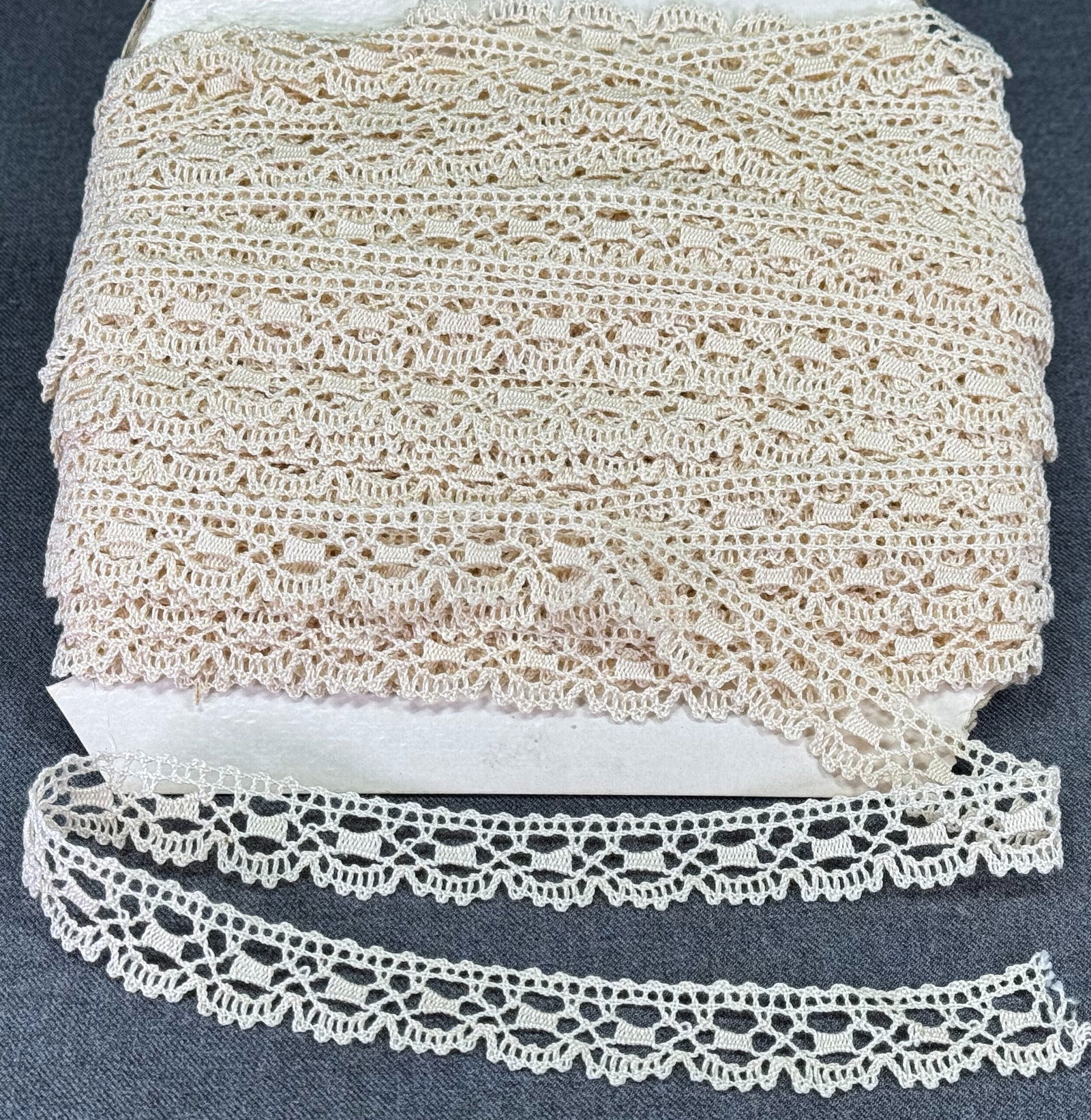 Vintage unused lace trim edging: Vintage unused lace trim edging . It reads that they are 28 yards left, however we did not measure. For measures please refer to the pictures taken with a measuring tape. Weight: Grams. This is a NO R