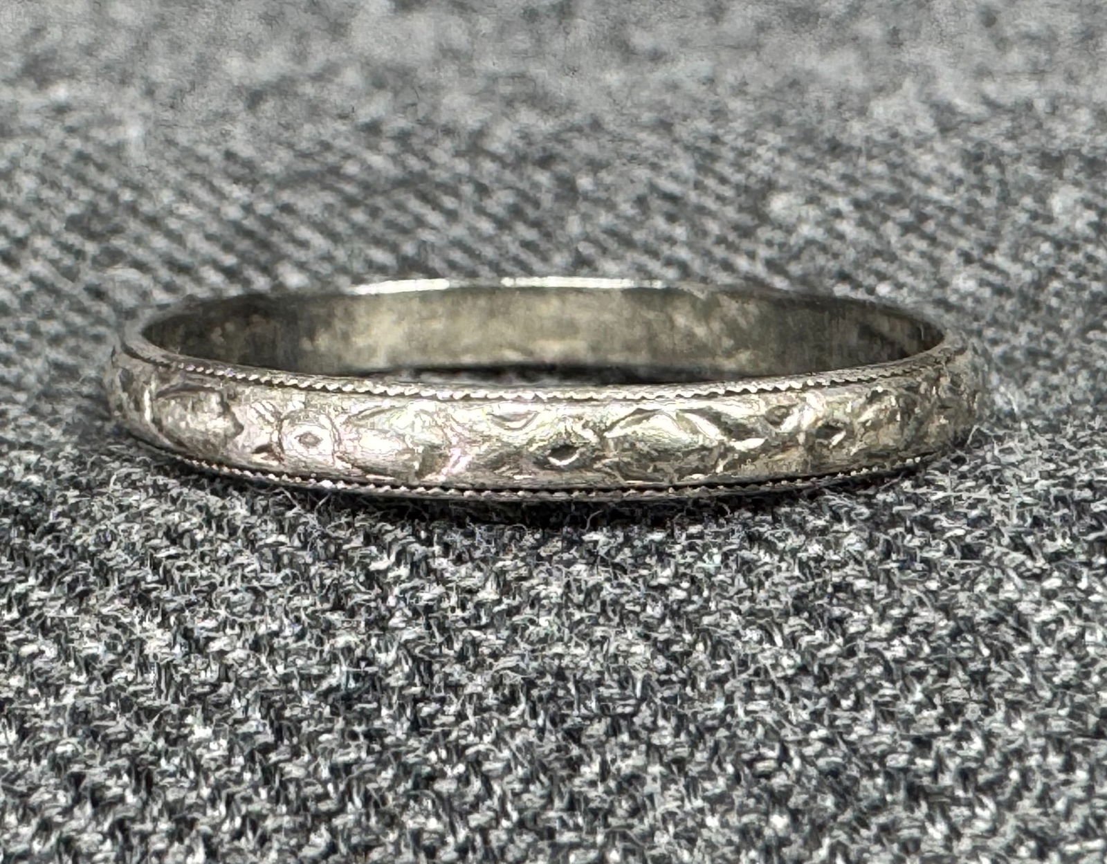 Vintage Uncas sterling silver flower & leaves band ring. Size 7 1/2 - 8 (1 of 6)