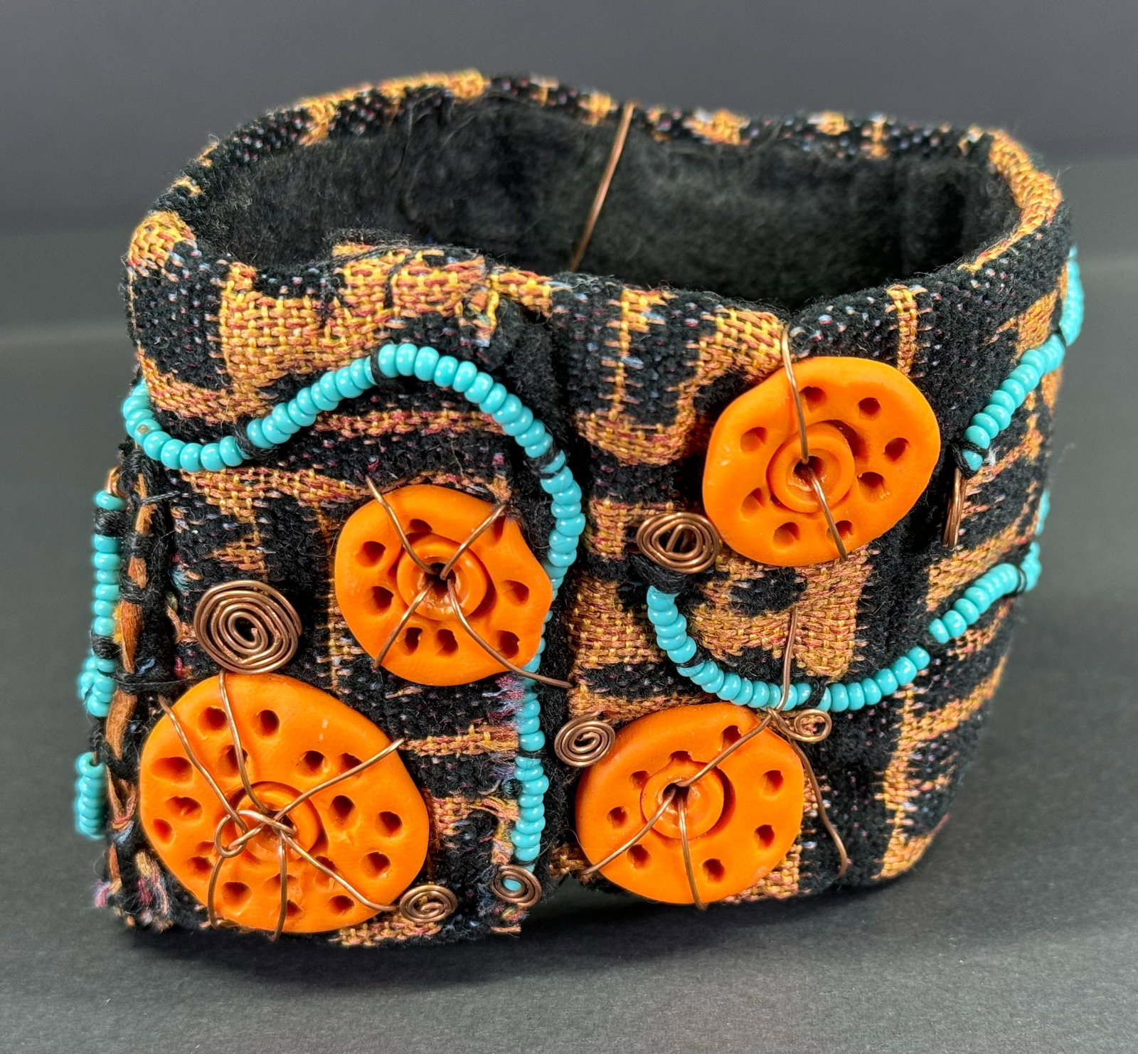 Ethnic style resin, glass & wire embroidery fabric wide bracelet / armband: Ethnic style resin, glass & wire embroidery fabric wide bracelet / armband . Unmarked. No clasp. For measures please refer to the pictures taken with a measuring tape. Weight: 71 Grams. This is a NO R