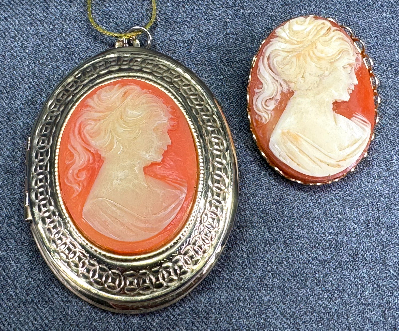 Vintage plastic cameo goldtone metal pin brooch & big locket pendant with chain.: Vintage plastic cameo goldtone metal pin brooch & big locket pendant with chain. For measures please refer to the pictures taken with a measuring tape. Weight: 40 Grams. This is a NO RESERVE AUCTION: 