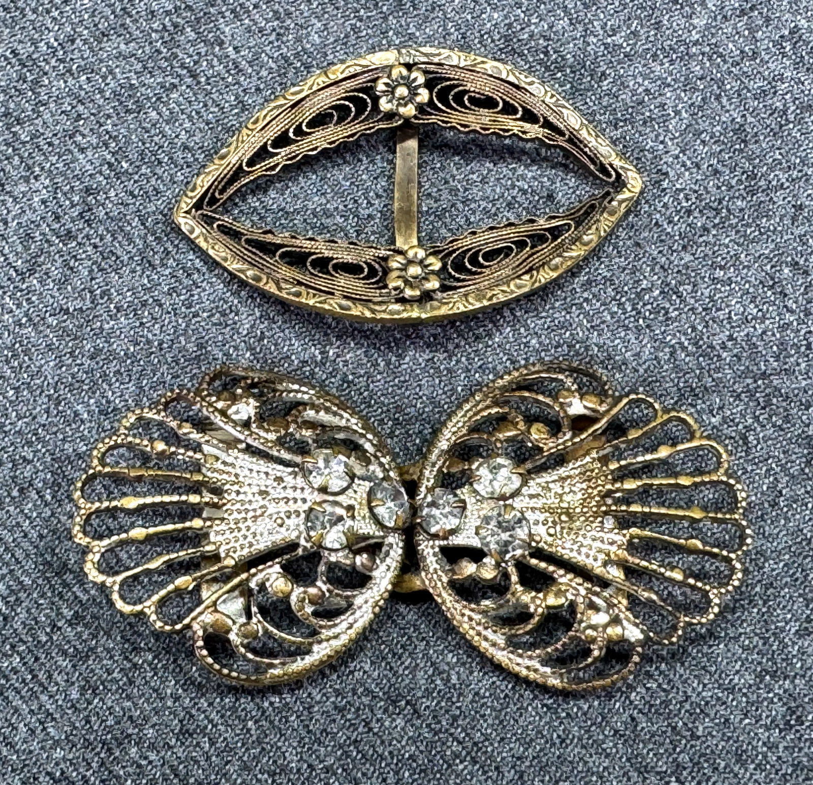 Antique assorted Czech slider and rhinestones filigree metal belt buckle: Antique assorted Czech slider and rhinestones filigree clam shells shaped metal belt buckle. The slider is marked, the buckle is Unmarked. For measures please refer to the pictures taken with a measur
