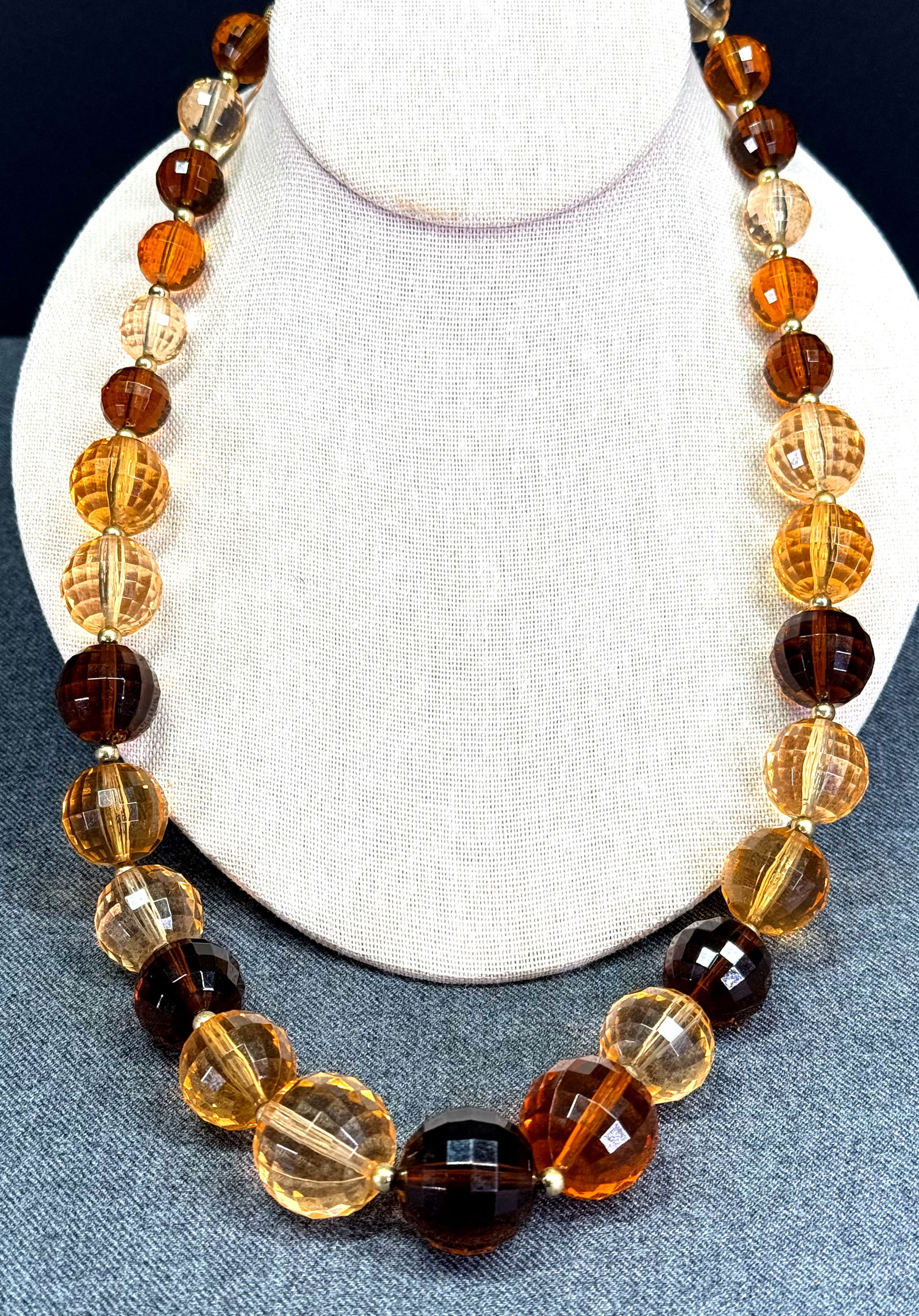 Vintage Coro Fall colors faceted graduated juicy lucite beaded necklace: Vintage Coro Fall colors faceted graduated juicy lucite beaded necklace. Marked. For measures please refer to the pictures taken with a measuring tape. Weight: 80 Grams. This is a NO RESERVE AUCTION: