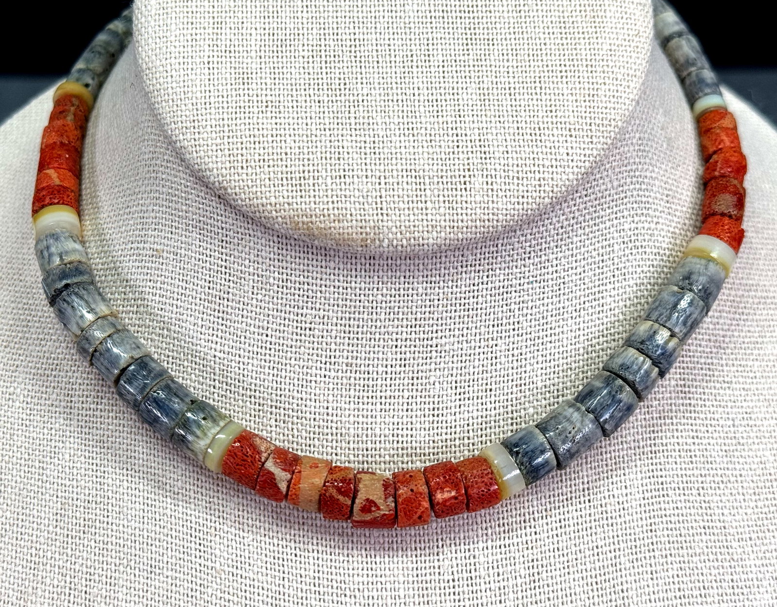 Vintage natural dyed coral graduated heishi beads collar necklace: Vintage natural dyed coral graduated heishi beads collar necklace. Unmarked. For measures please refer to the pictures taken with a measuring tape. Weight: 20 Grams. This is a NO RESERVE AUCTION: ther