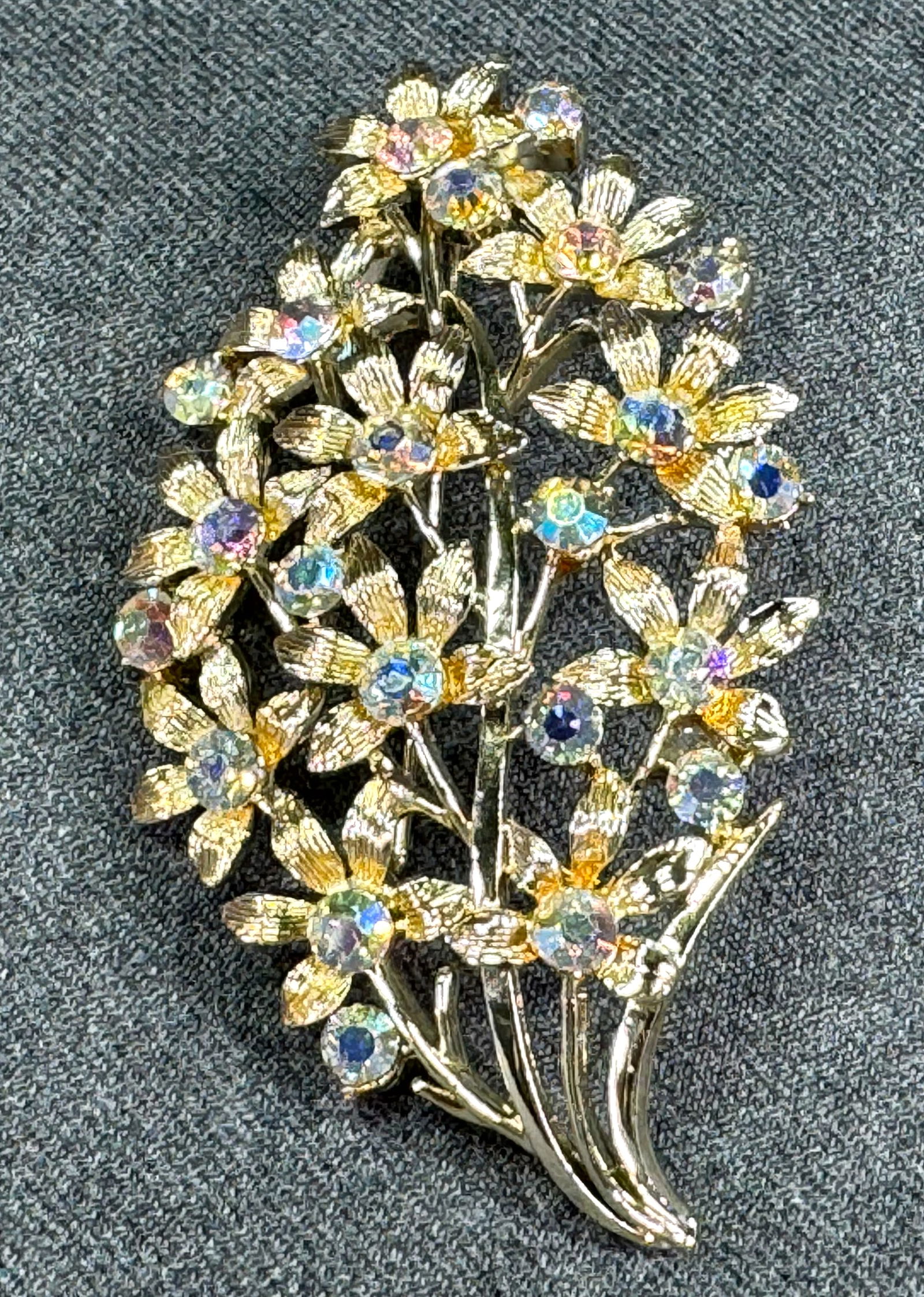 Vintage Coro Pegasus AB crystals goldtone flowers bouquet pin brooch: Vintage Coro Pegasus AB crystals goldtone flowers bouquet pin brooch. Marked. For measures please refer to the pictures taken with a measuring tape. Weight: 20 Grams. This is a NO RESERVE AUCTION: the