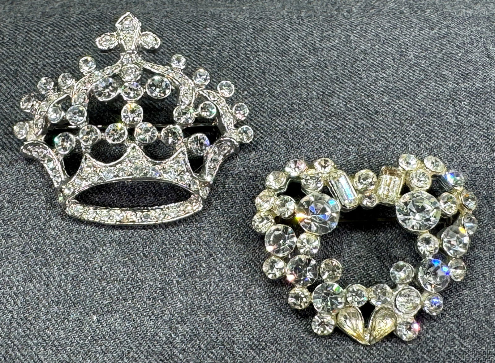 Vintage clear crystals & rhinestones silvertone metal crown & heart pin brooches. (1 of 8)