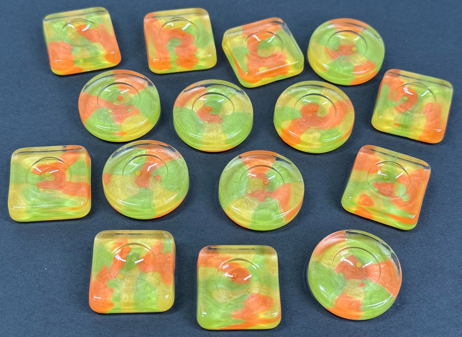 Vintage flower power style hand painted fluo colors clear lucite cab beads. Lot of 15 (1 of 5)