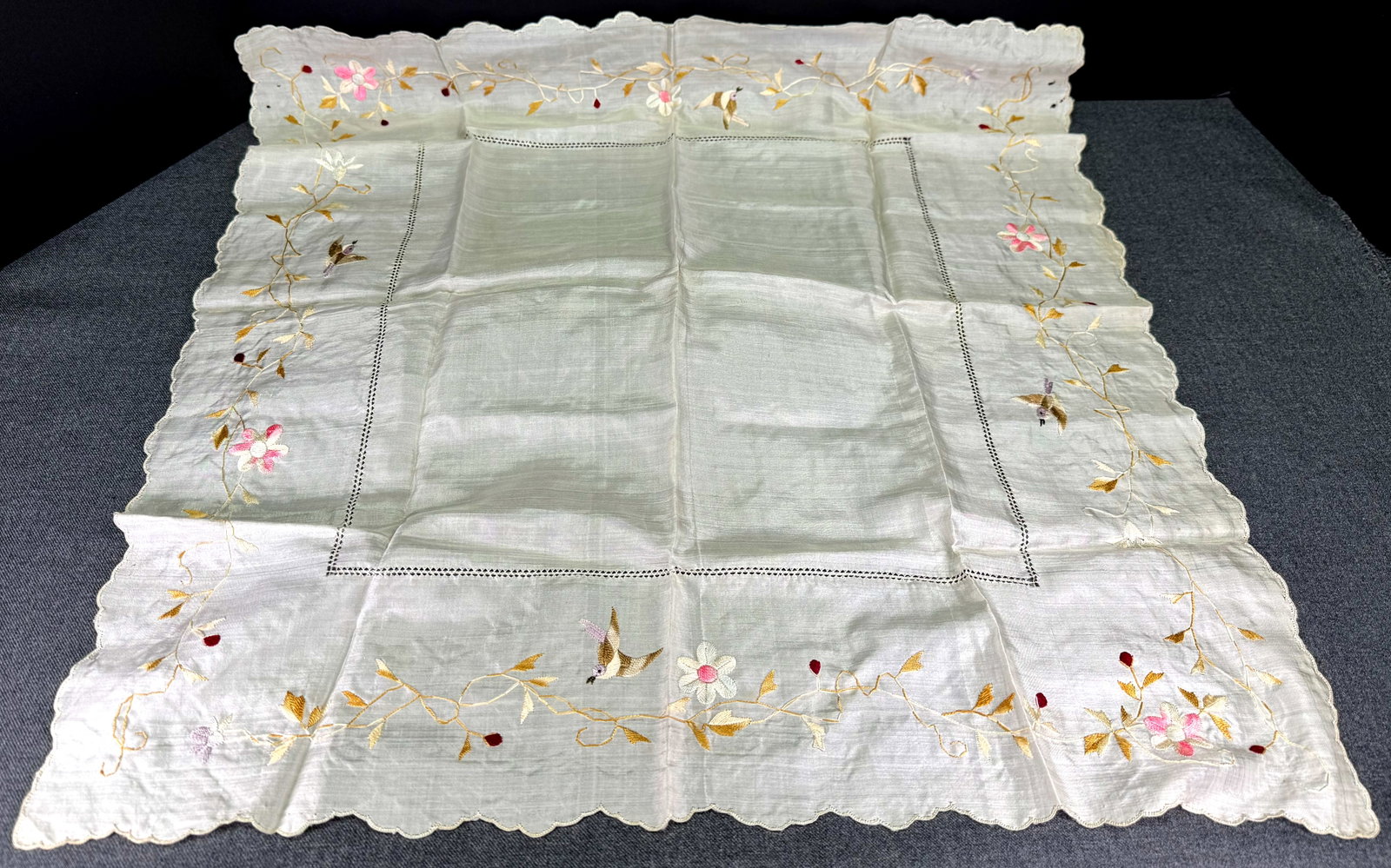 Vintage Antique hand embroidery flowers, leaves & birds silk hanky 20 inches: Vintage Antique hand embroidery flowers, leaves & birds silk large hanky. . For measures please refer to the pictures taken with a measuring tape. Weight:10 Grams. This is a NO RESERVE AUCTION: there 