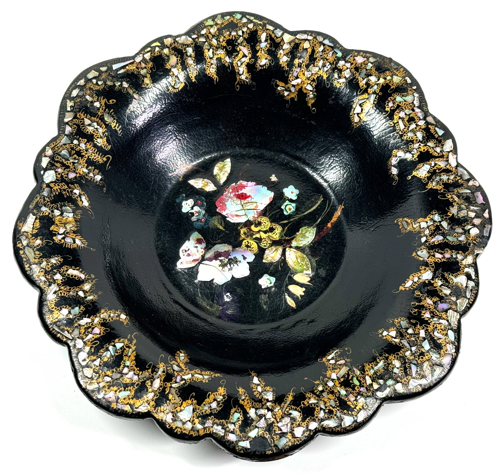 Antique Victorian inlaid MOP hand painted flowers and leaves papier mache tray bowl.: Antique Victorian inlaid MOP hand painted flowers and leaves papier mache tray bowl. It measures 9 1/2 inches in diameter and 1 3/4 inches high. Weight: 244 Grams. This is a NO RESERVE AUCTION: there 