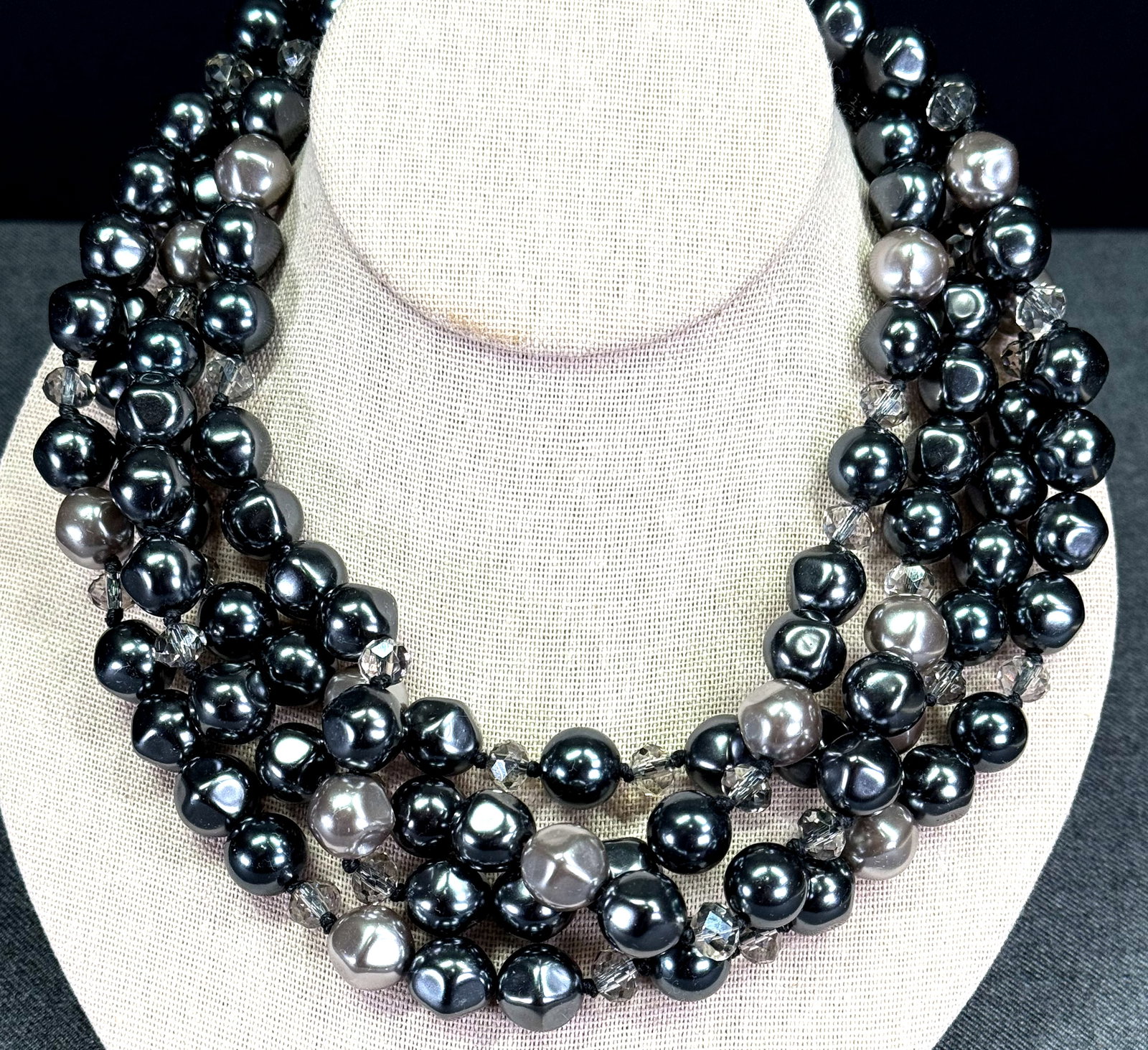 Chicos gray pearly beads & faceted clear crystals 2 strands necklace: Chicos gray pearly beads & faceted clear crystals 2 strands necklace. Marked For measures please refer to the pictures taken with a measuring tape. Weight: 106 Grams. This is a NO RESERVE AUCTION: the