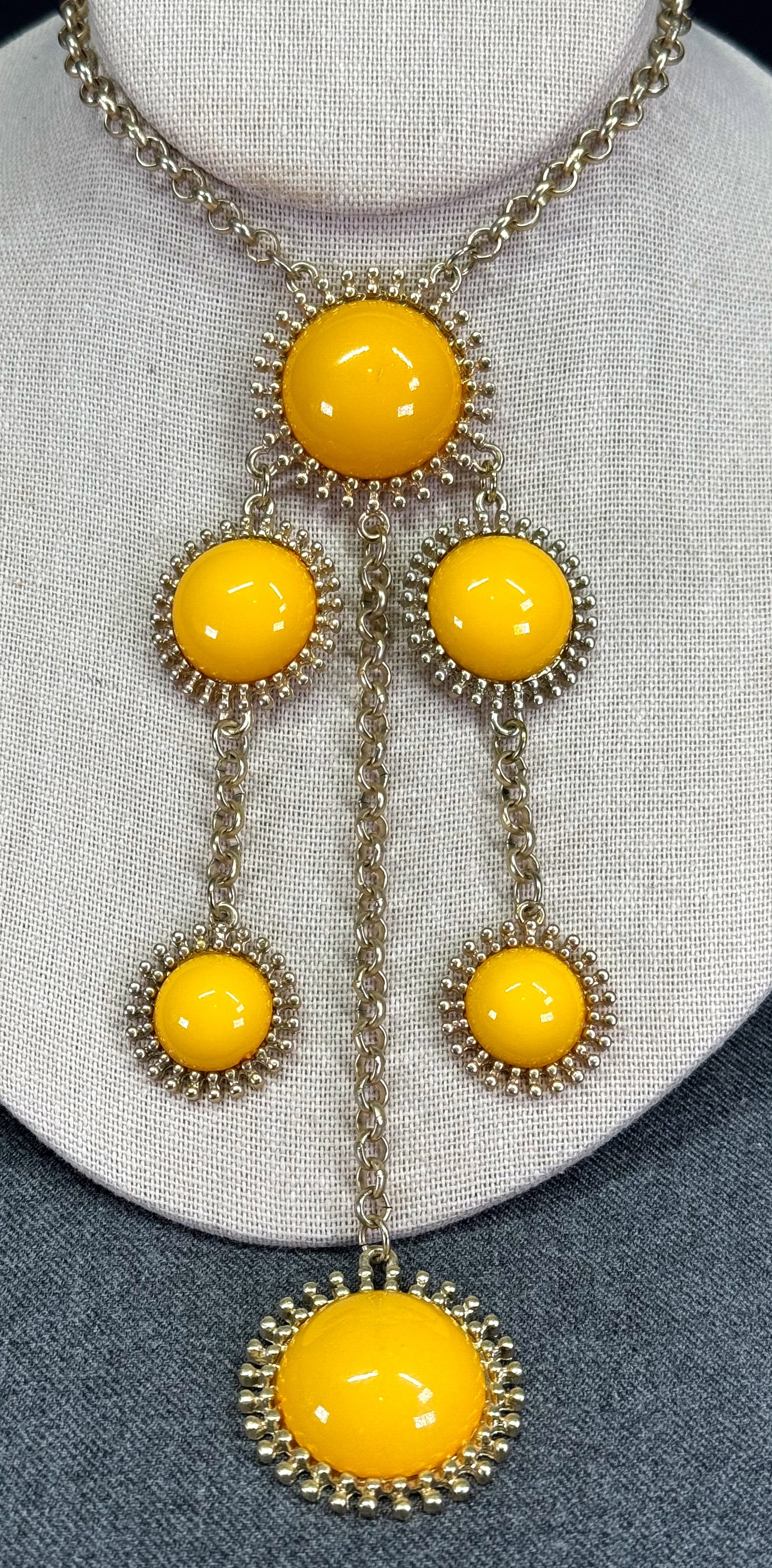Coldwater Creek yellow lucite cabs goldtone metal medallions lariat necklace: Coldwater Creek yellow lucite cabs goldtone metal medallions lariat necklace. Marked For measures please refer to the pictures taken with a measuring tape. Weight: 54 Grams. This is a NO RESERVE AUCTI