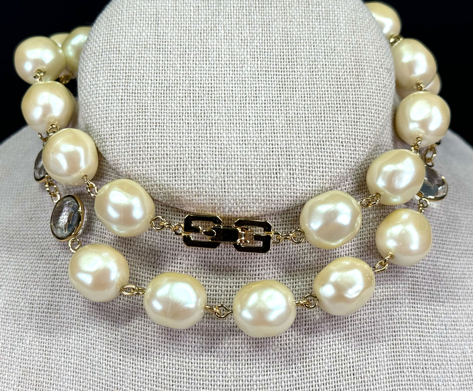 Vintage 1980s Givenchy NY Paris baroque faux pearls and Swarovski crystals necklace: Vintage 1980s Givenchy NY Paris baroque faux pearls and Swarovski crystals necklace. Marked on clasp. For measures please refer to the pictures taken with a measuring tape. Weight: 50 Grams. This is a