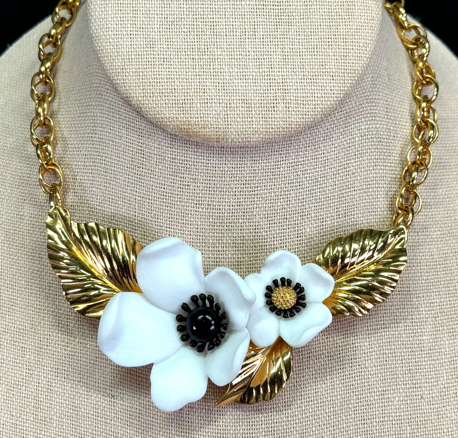 Vintage Louis Feraud Blossoms ff Spring Flower Necklace For Avon 1984 (1 of 13)