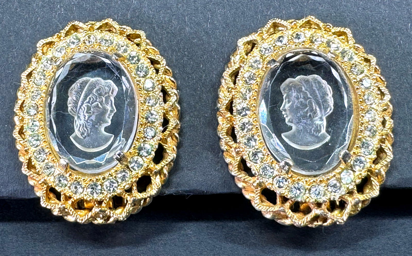 Vintage Park Lane clear intaglio crystal cameo and  rhinestones goldtone metal clip earrings. (1 of 6)