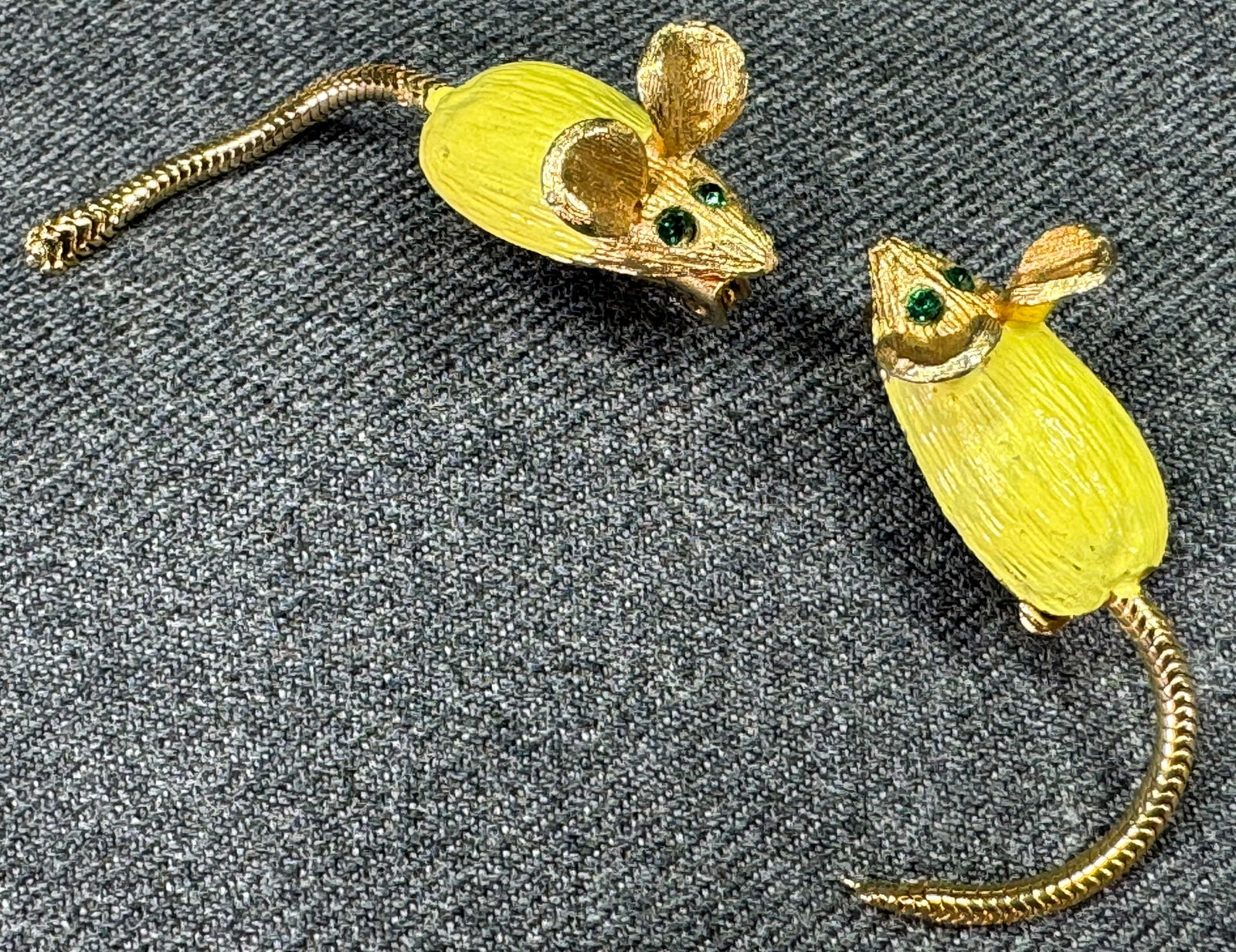 Vintage rhinestones eyes enamel goldtone metal miniature mouse pin brooches. Lot of 2 (1 of 8)