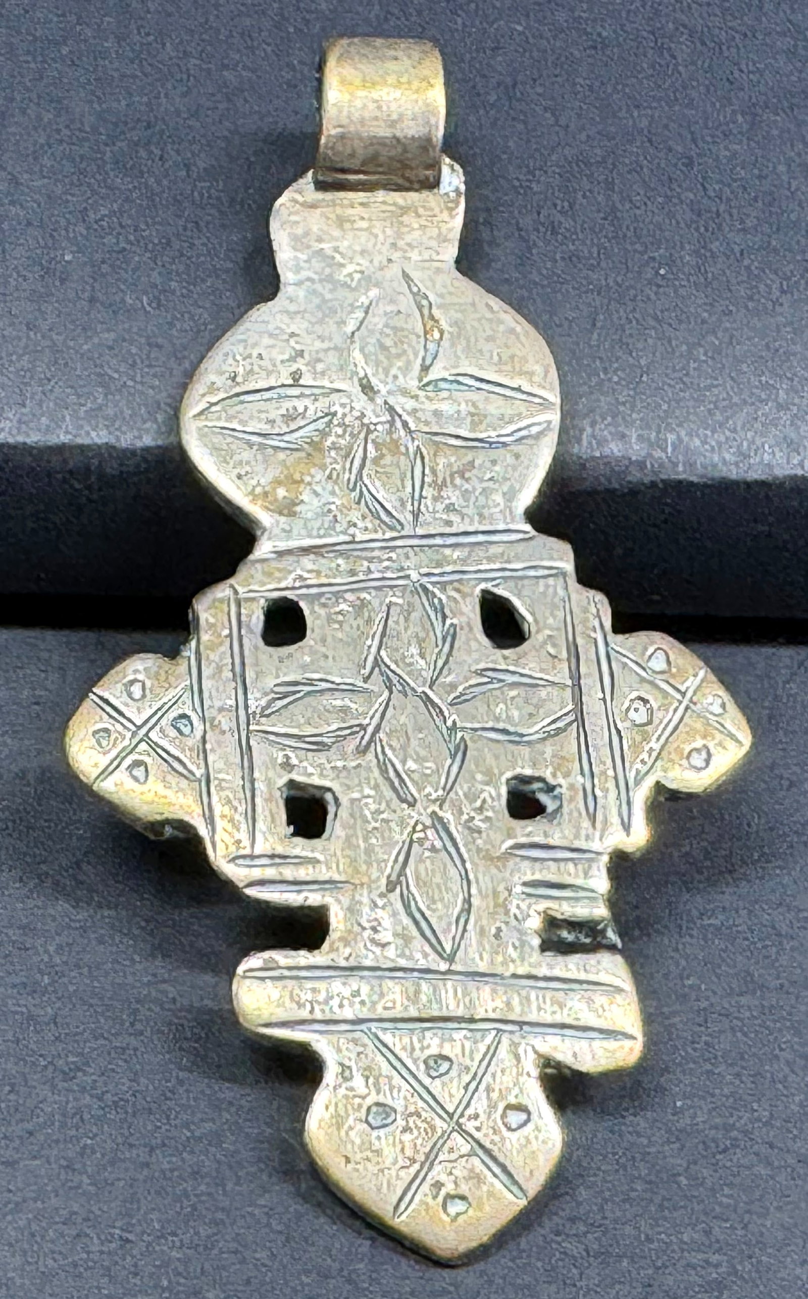 Vintage Ethiopian Coptic Cross Bronze Pendant.: Vintage Ethiopian Coptic Cross Bronze Pendant. Unmarked. For measures please refer to the pictures taken with a measuring tape. Weight: 10 Grams. This is a NO RESERVE AUCTION: there are no hidden or c