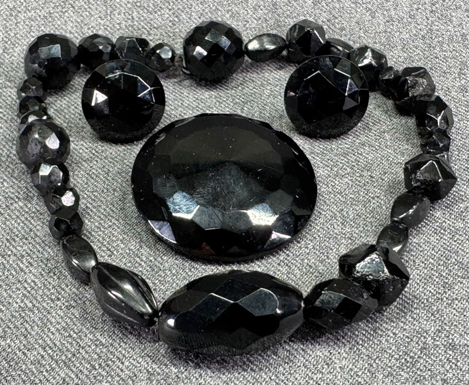 Antique Victorian Edwardian mourning black glass loose beads, button & screw back earrings (1 of 7)
