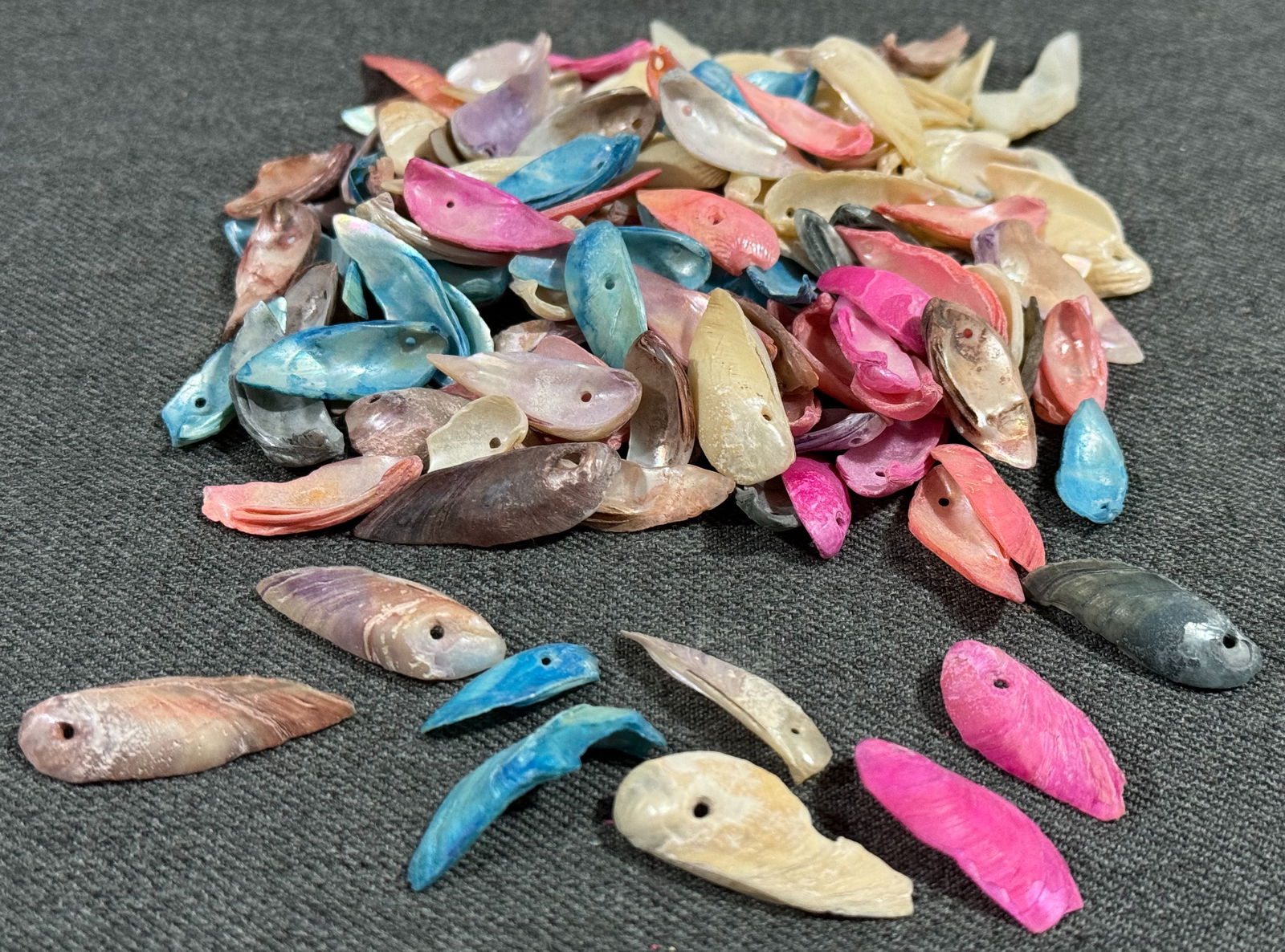 Vintage dyed shell loose beads for jewelry crafts making (1 of 4)