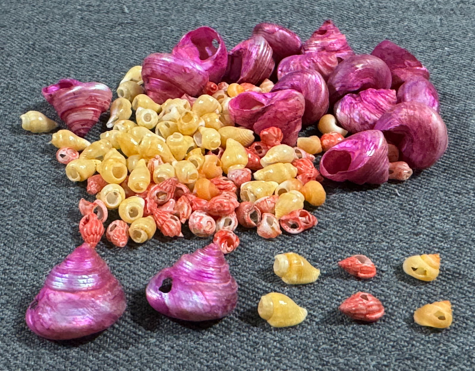 Vintage dyed shell loose beads for jewelry crafts making (1 of 6)