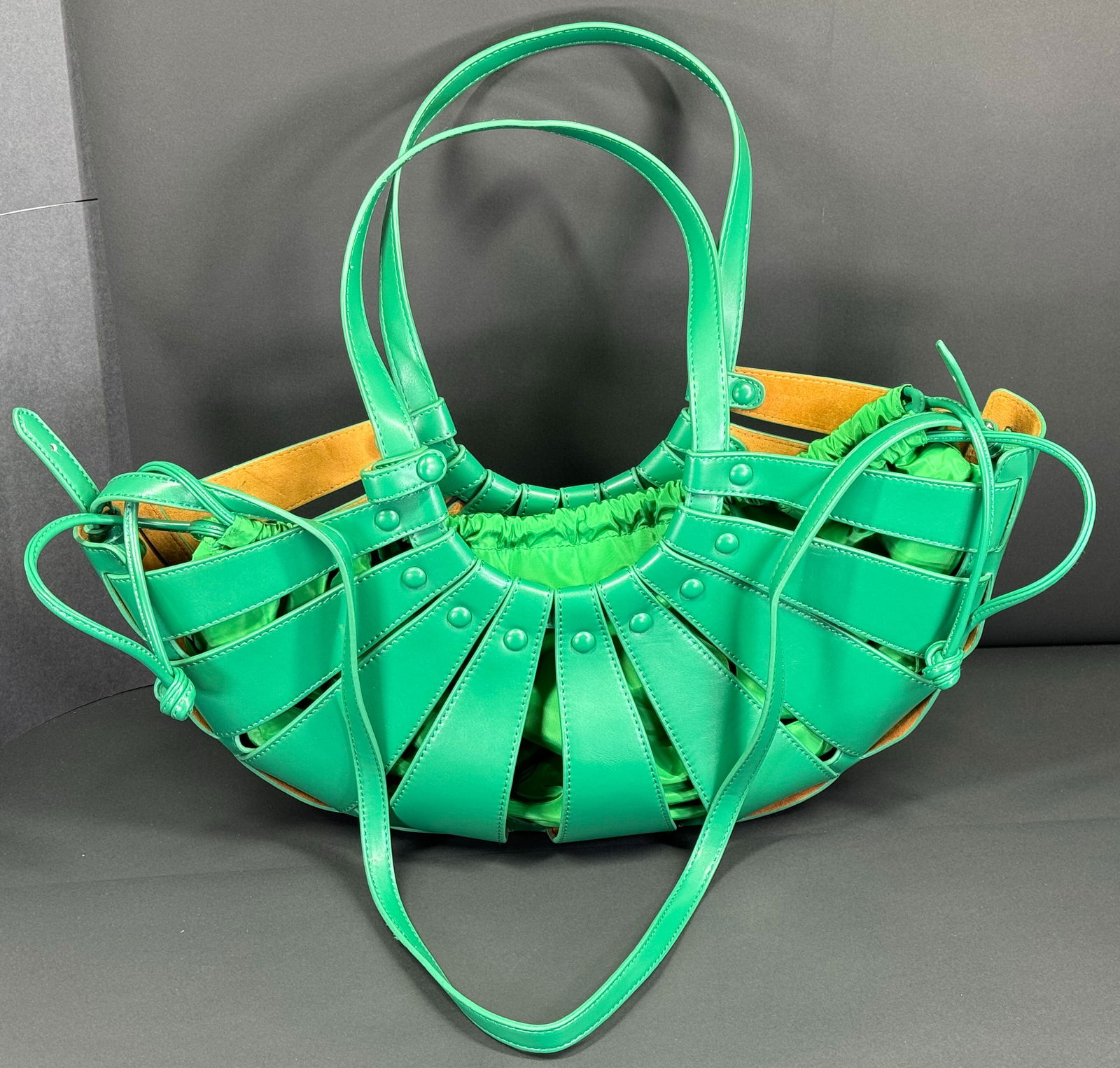 Valentina unused with label green leather large shell purse bag. (1 of 14)