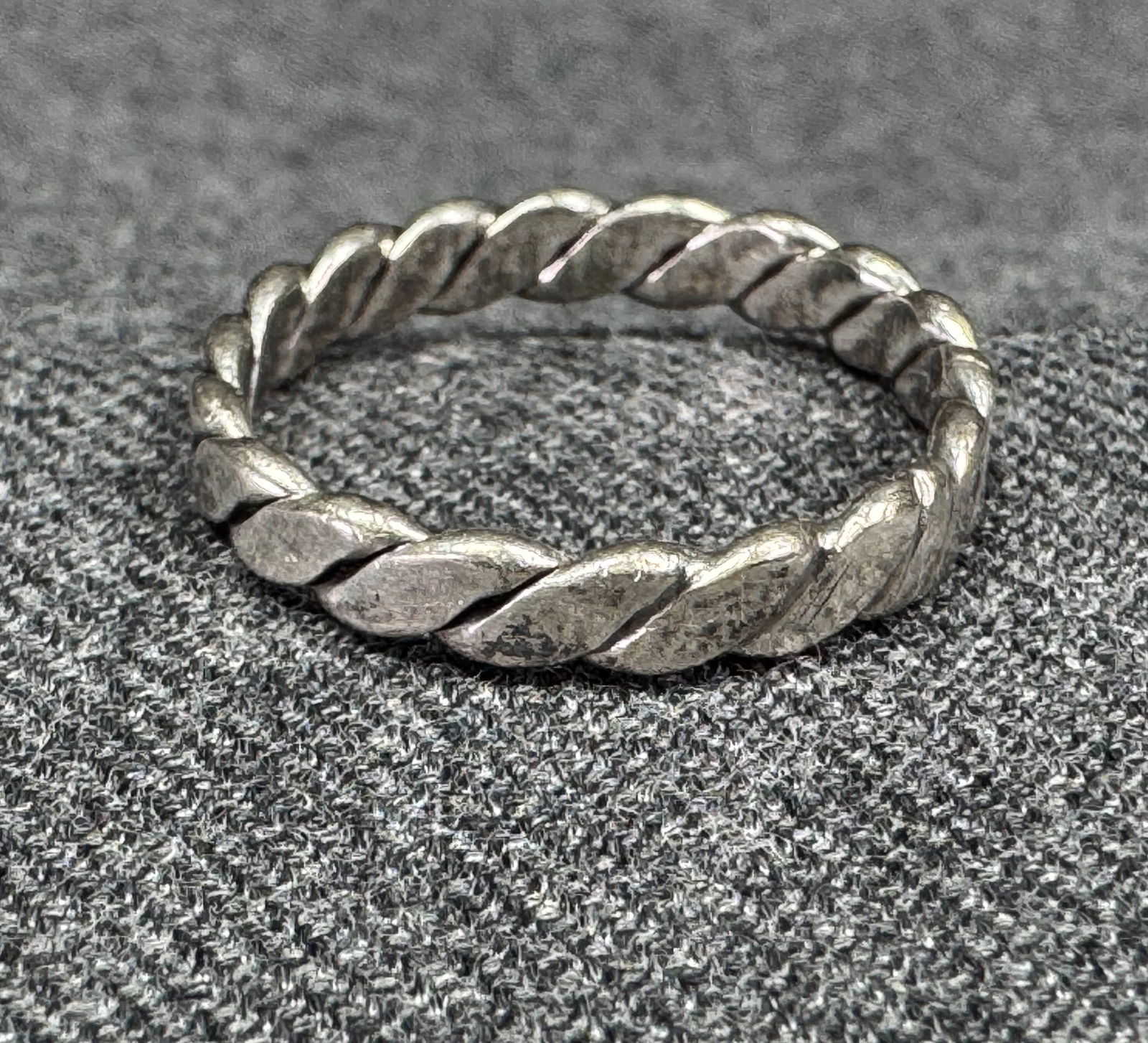 Vintage Southwestern style sterling silver twisted wire band ring (1 of 4)