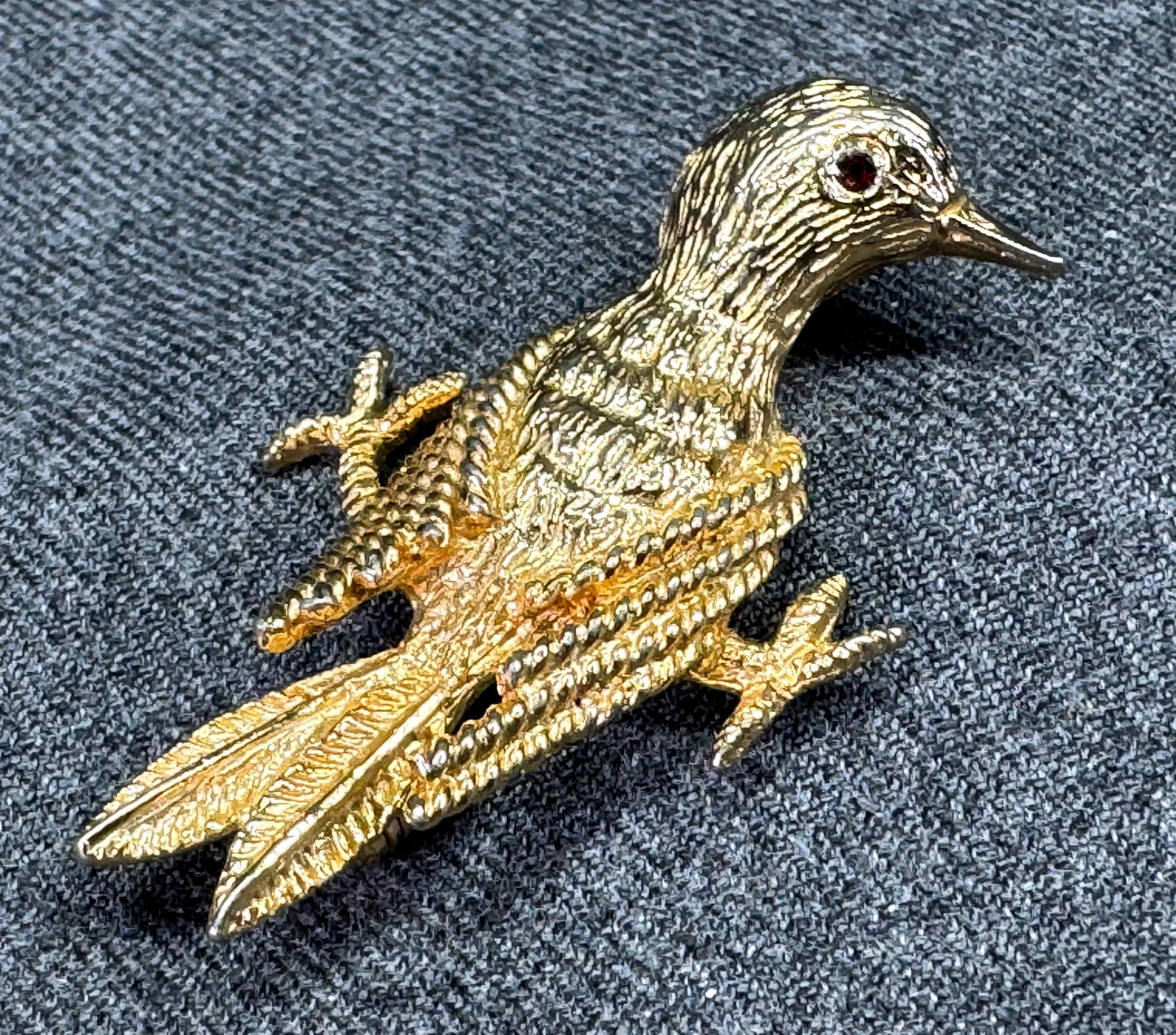 Vintage red crystal eye goldtone metal bird pin brooch (1 of 7)