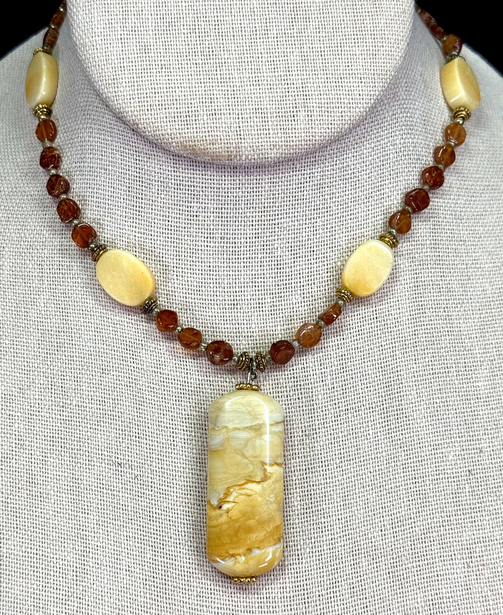 Jasper & amber beaded necklace: Jasper & amber beaded necklace. Unmarked. For measures please refer to the pictures taken with a measuring tape. Weight: 38 Grams. This is a NO RESERVE AUCTION: there are no hidden or confidential res