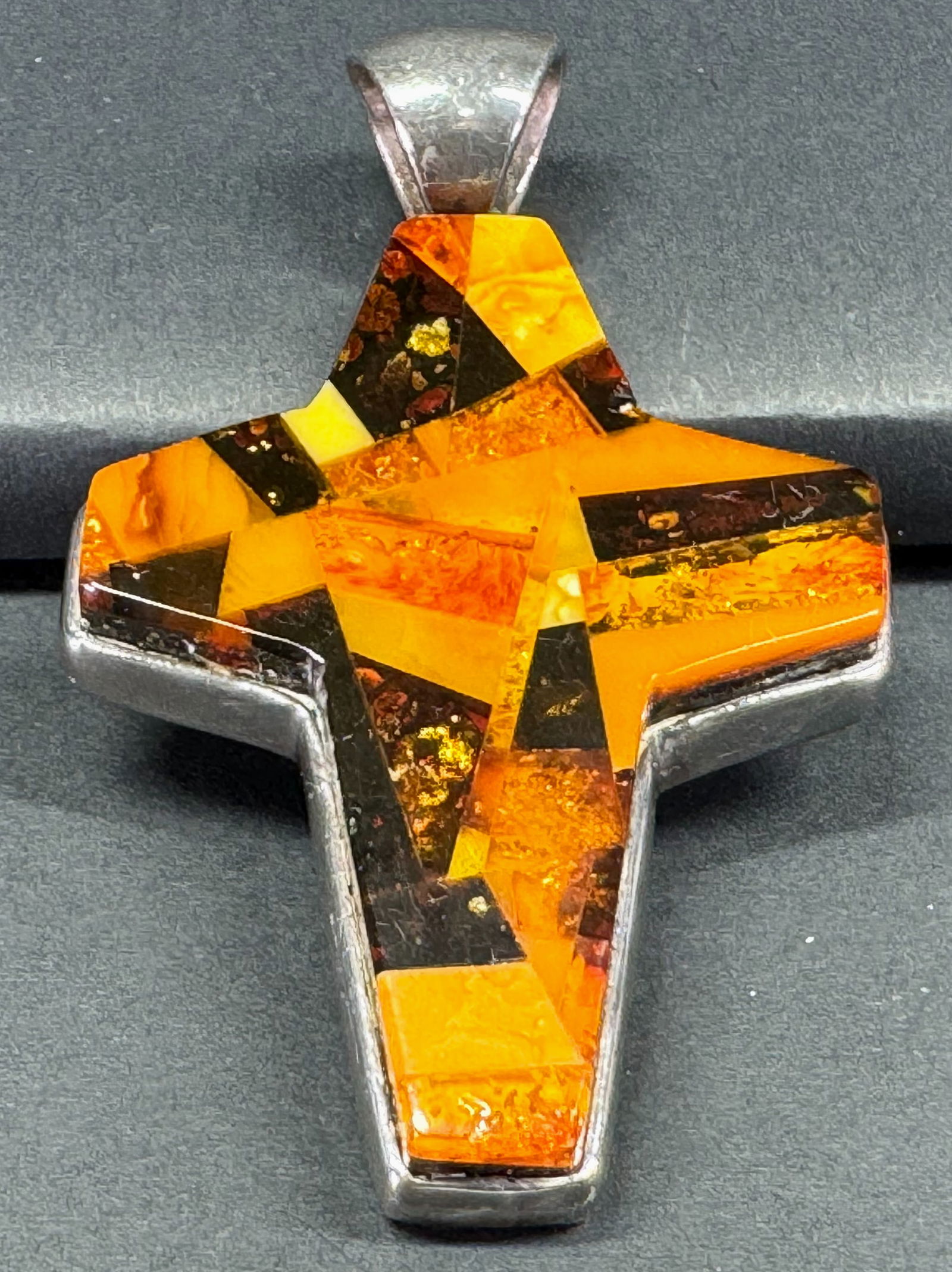 Vintage artsy multicolor amber mosaic setting in sterling silver cross pendant.: Vintage artsy multicolor amber mosaic setting in sterling silver cross pendant. Marked 925 on bail For measures please refer to the pictures taken with a measuring tape. Weight: 14.60 Grams. . This is