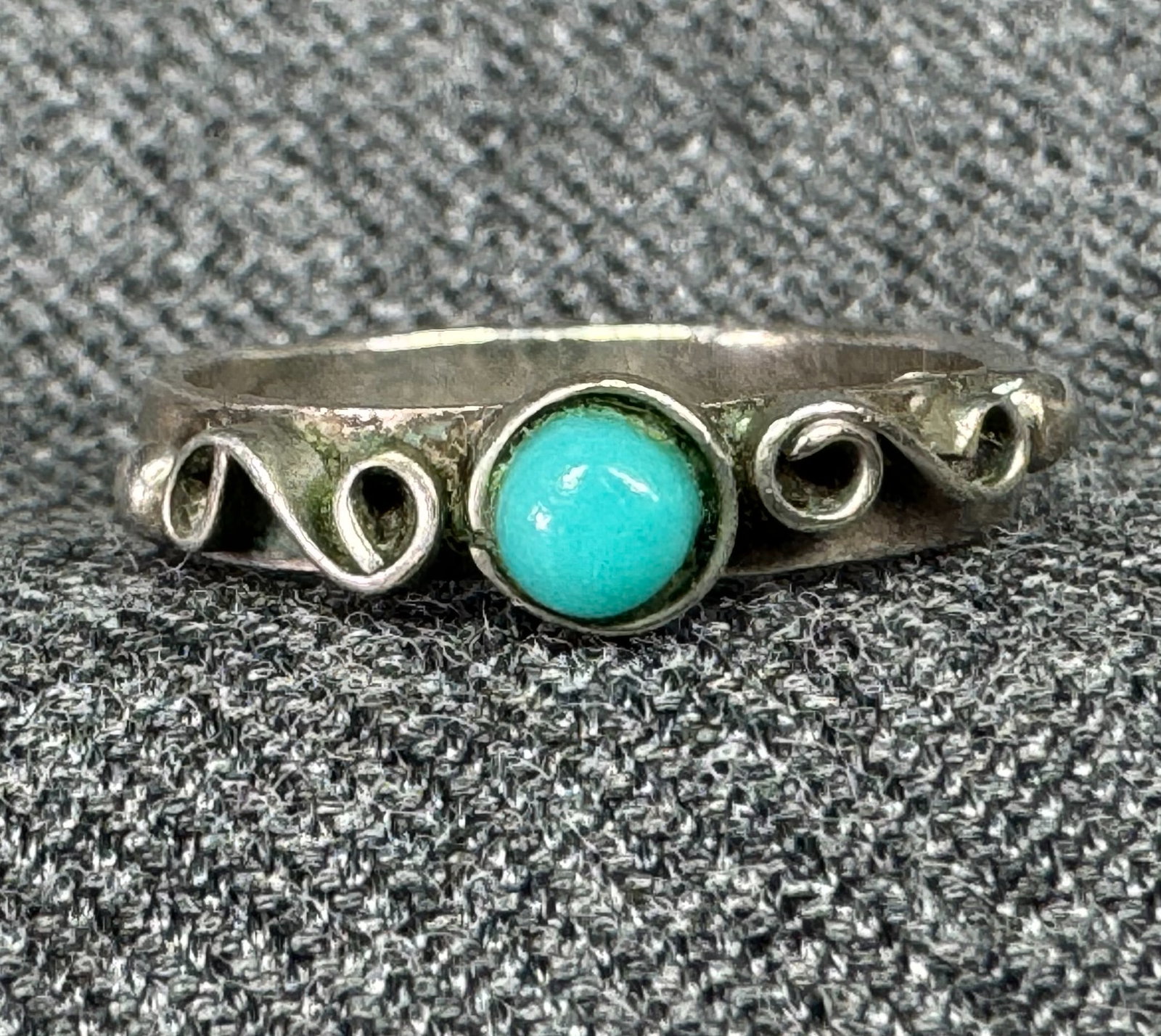 Vintage Mexican YM eagle 3 turquoise glass sterling silver ring. (1 of 8)